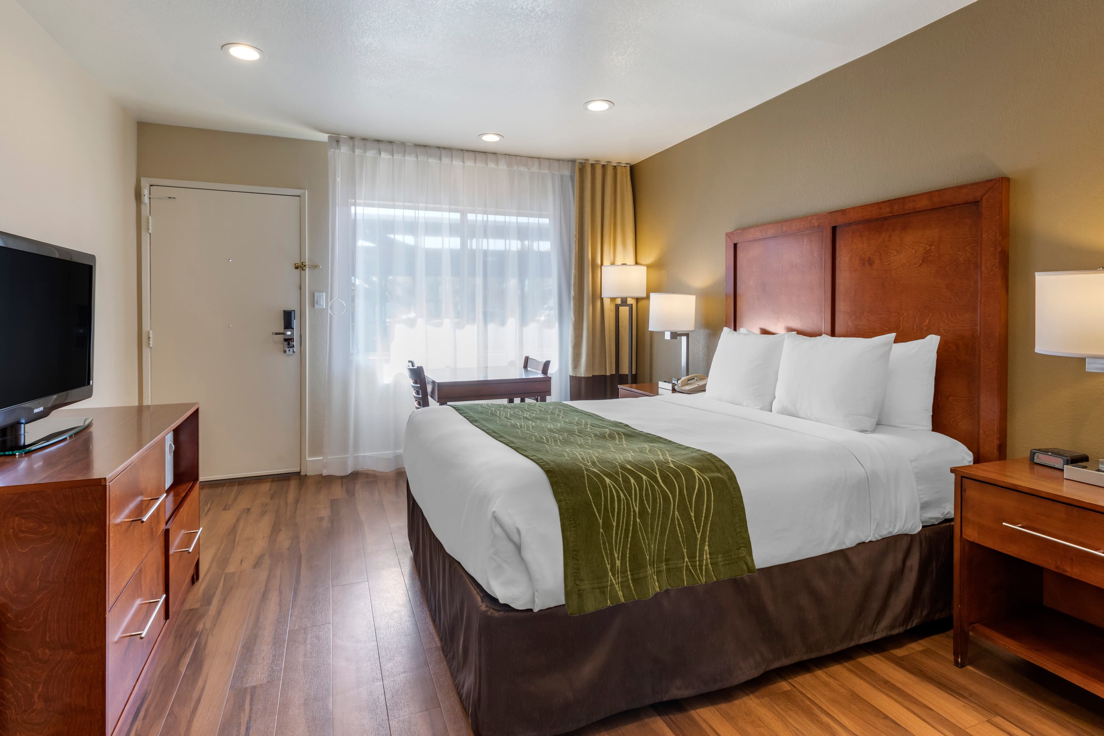 Comfort Inn Bishop - Image 4