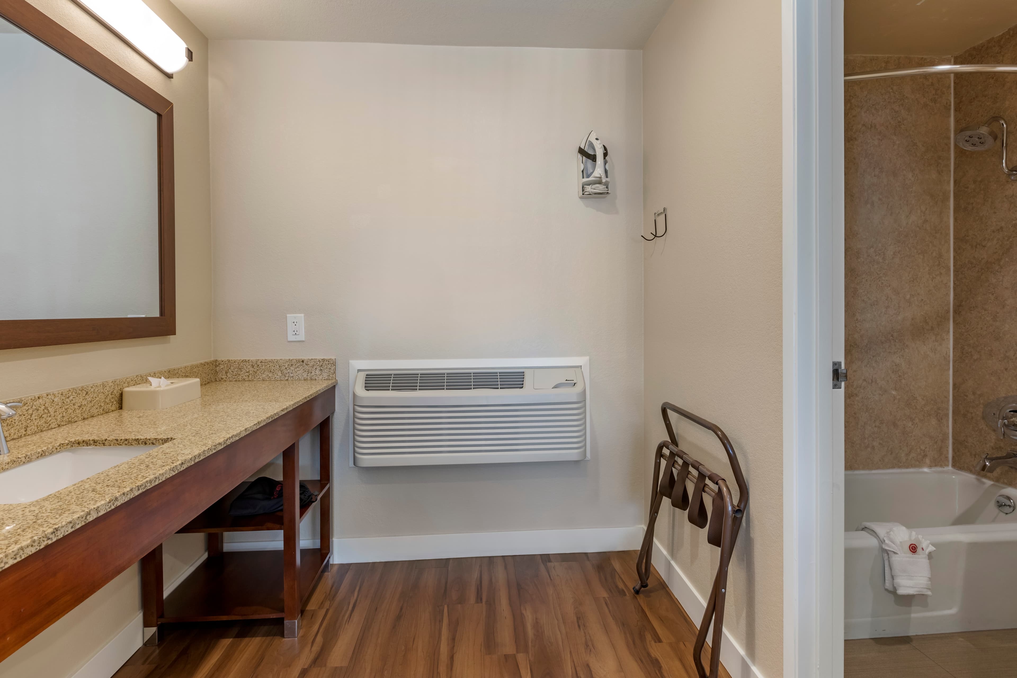 Comfort Inn Bishop — 21