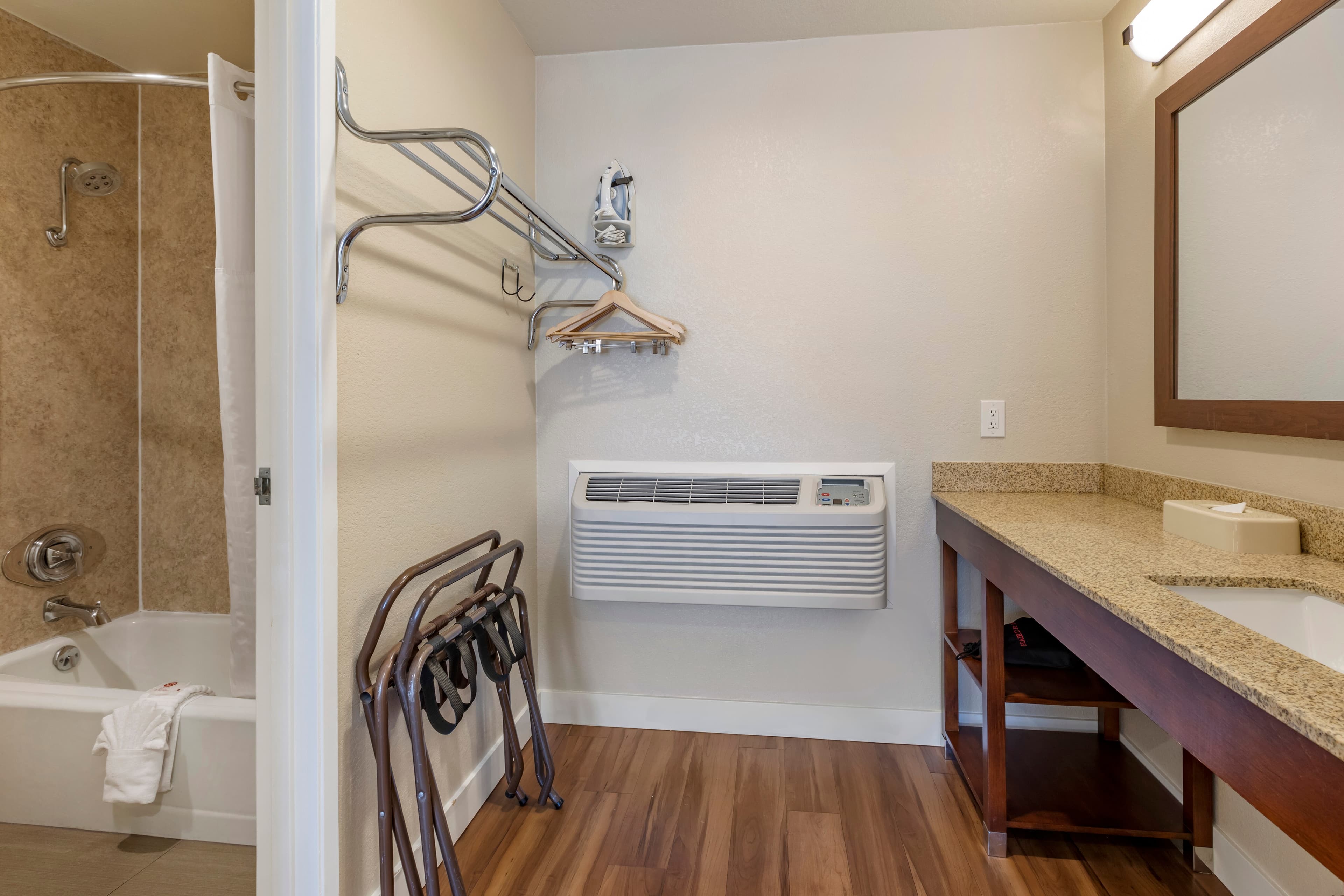 Comfort Inn Bishop — 13