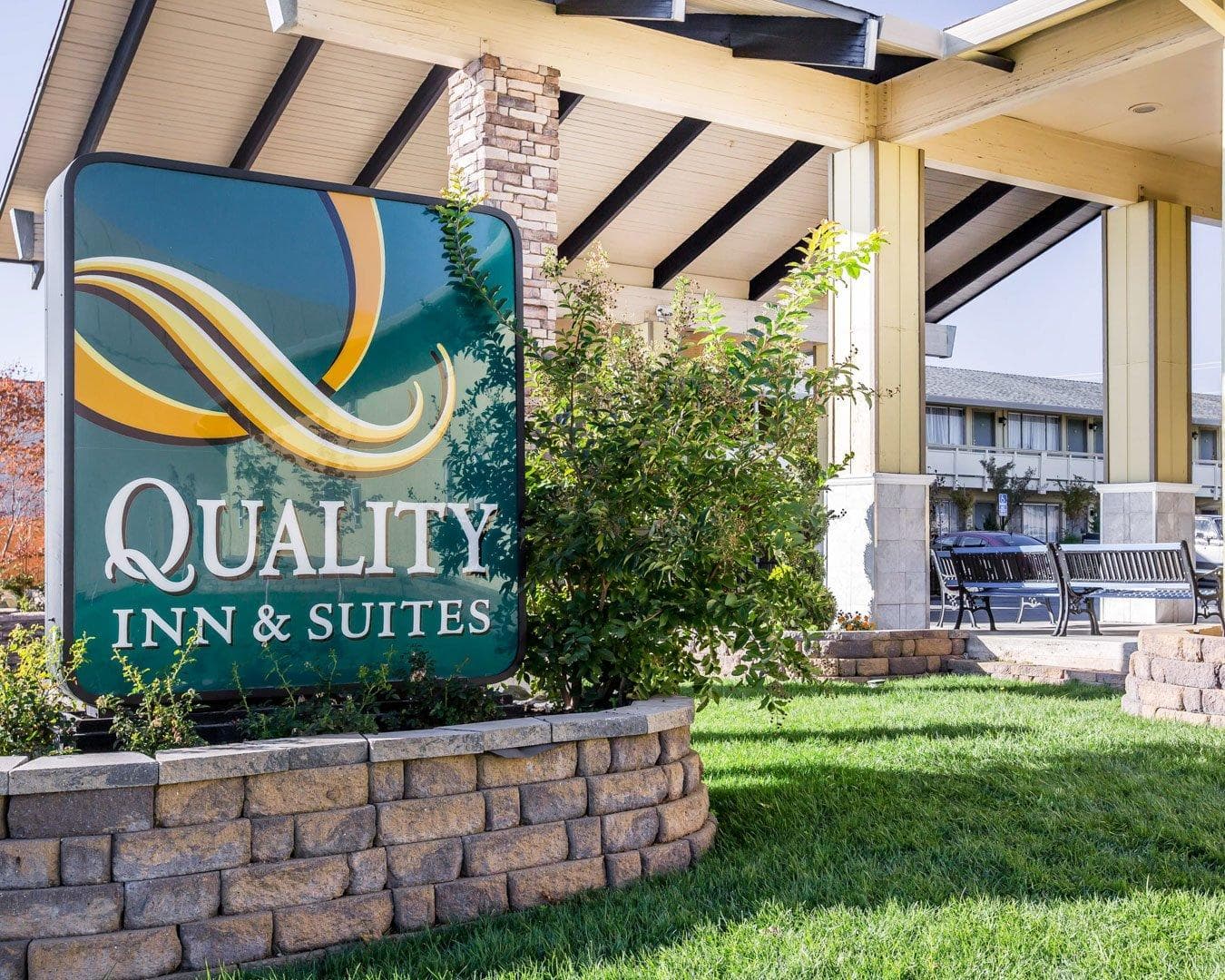 Quality Inn & Suites Cameron Park Shingle Springs - Image 1