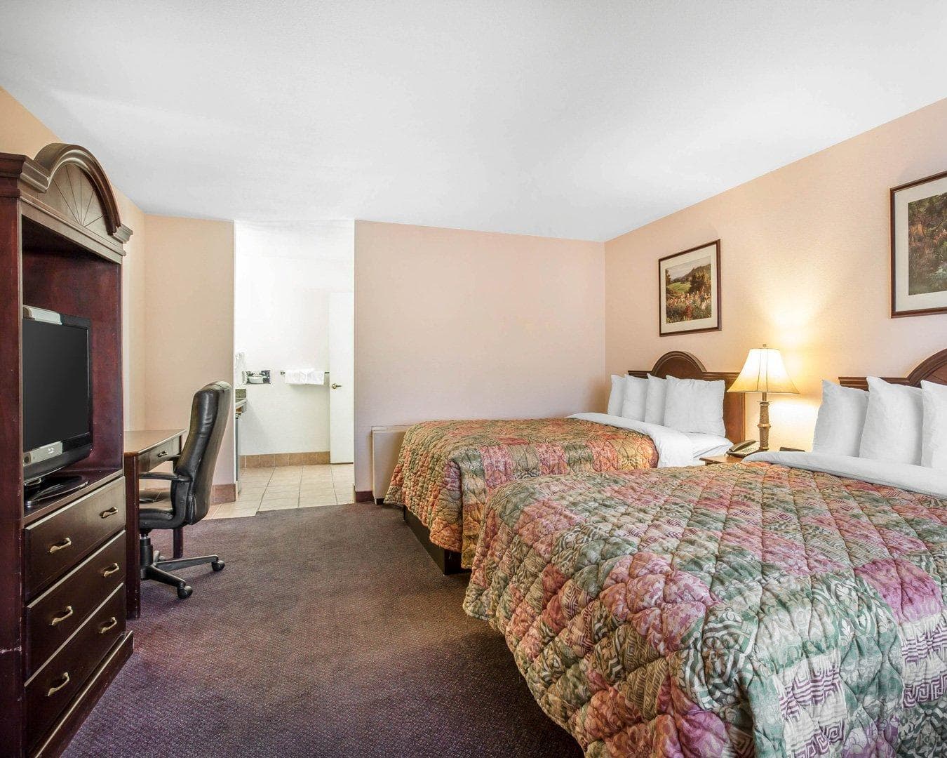 Quality Inn & Suites Cameron Park Shingle Springs - Image 4