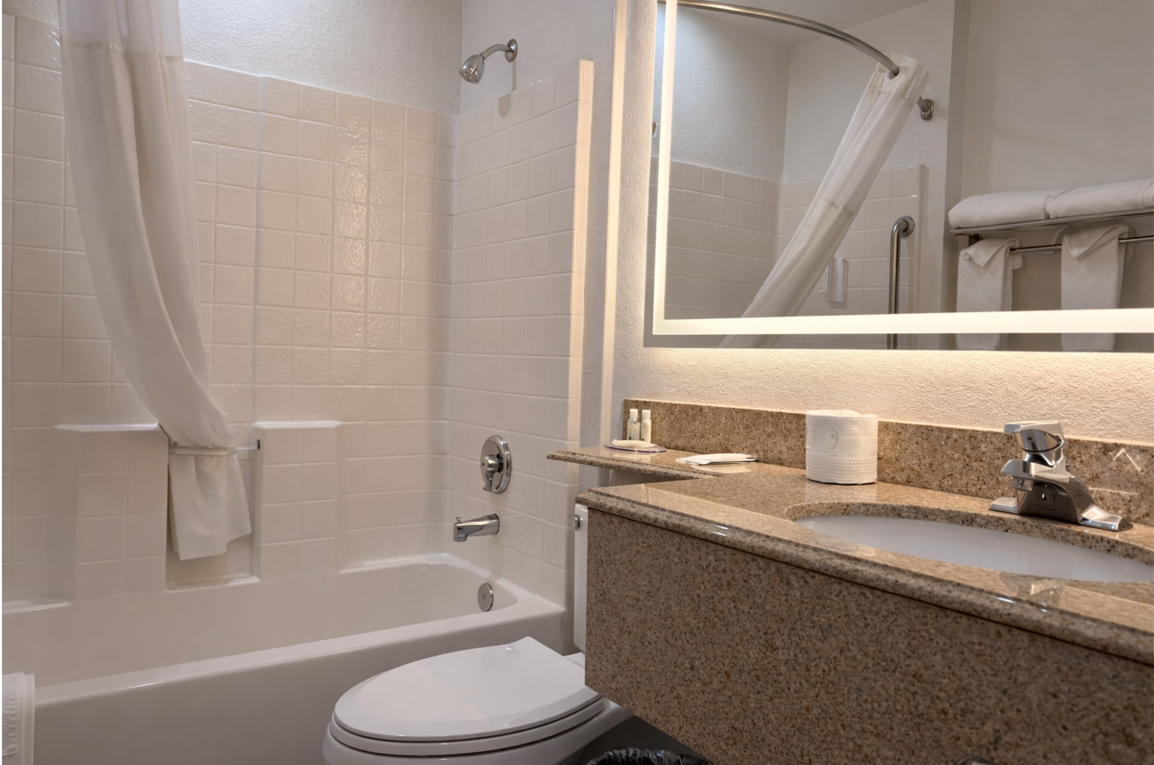 Quality Inn & Suites Santa Rosa South — 8