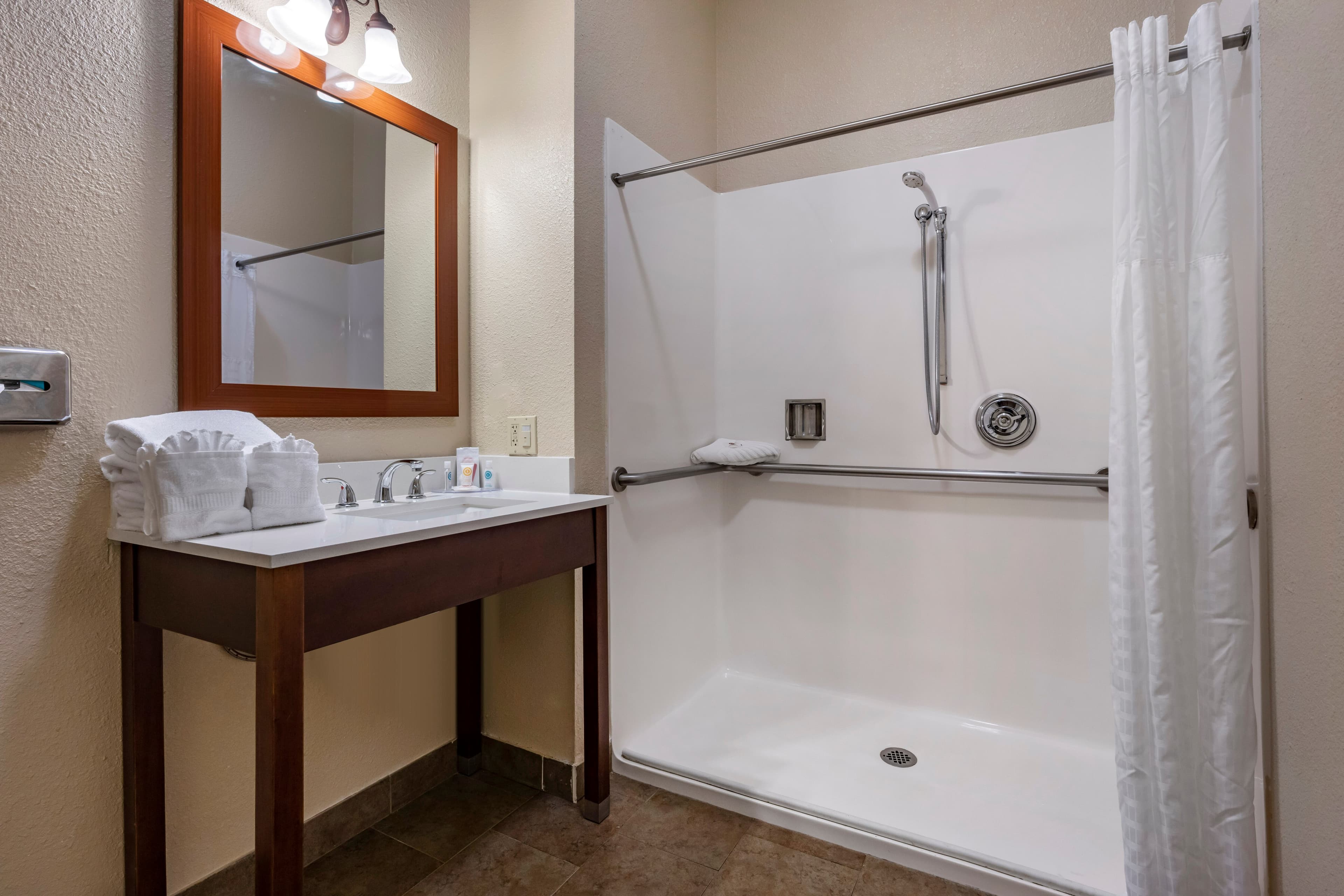 Comfort Inn & Suites Ukiah Mendocino County - Image 5