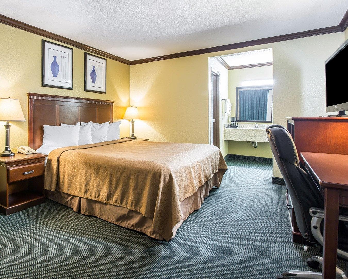 Quality Inn San Diego I-5 Naval Base - Image 2