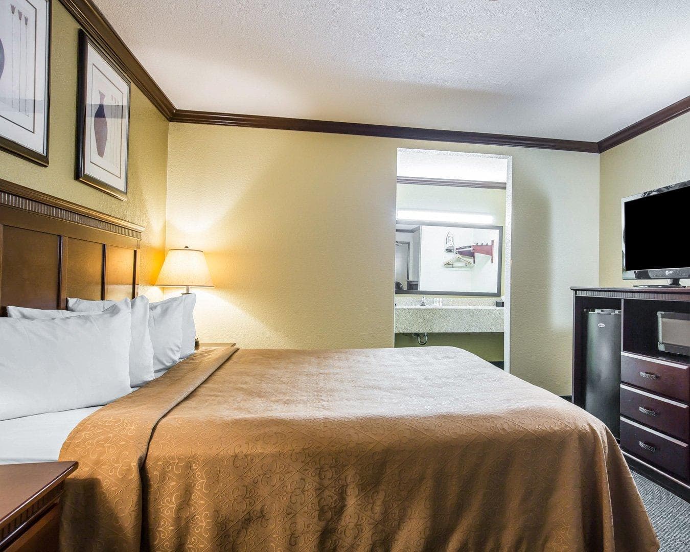 Quality Inn San Diego I-5 Naval Base - Image 4