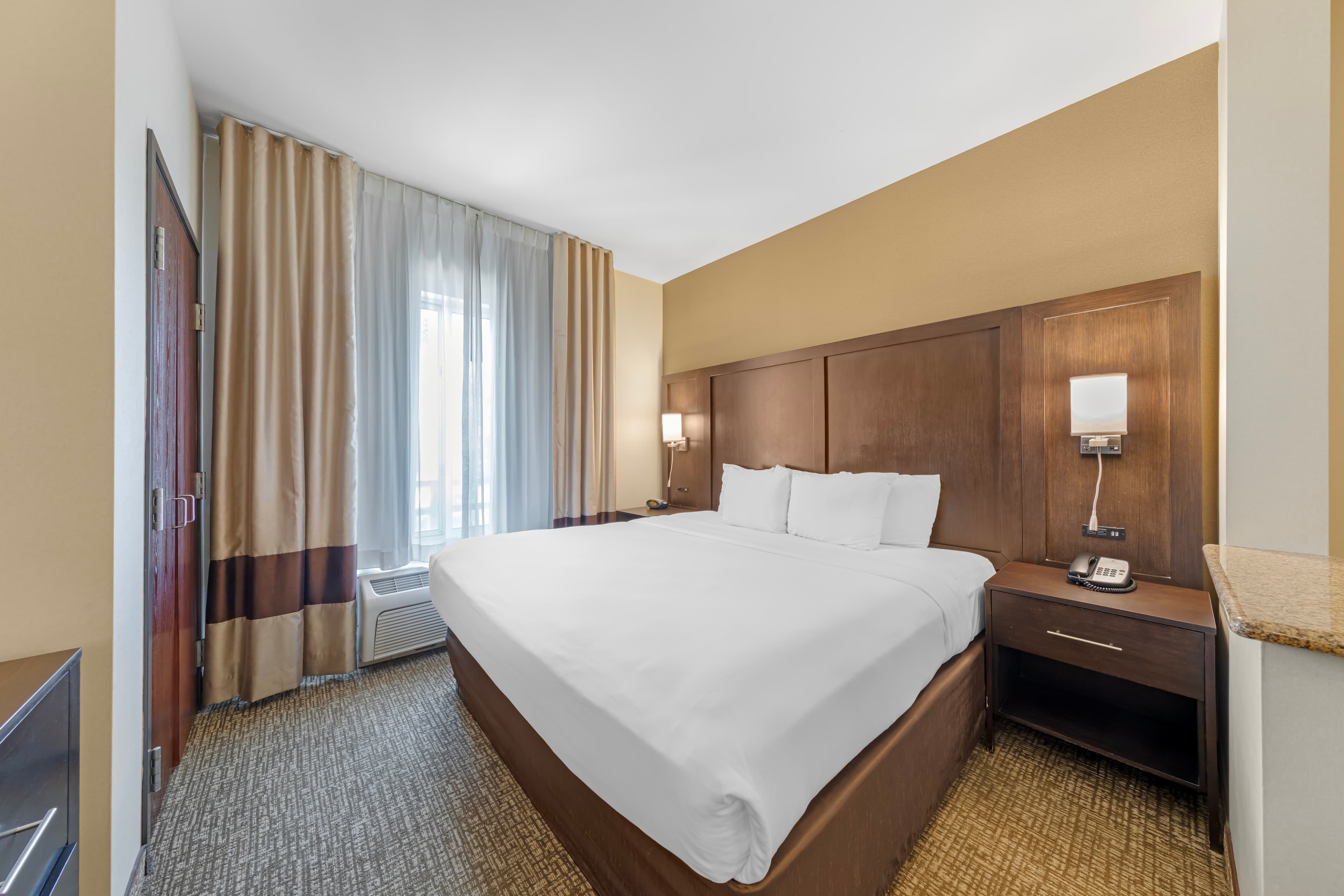 Comfort Suites Ontario Airport Convention Center — 14