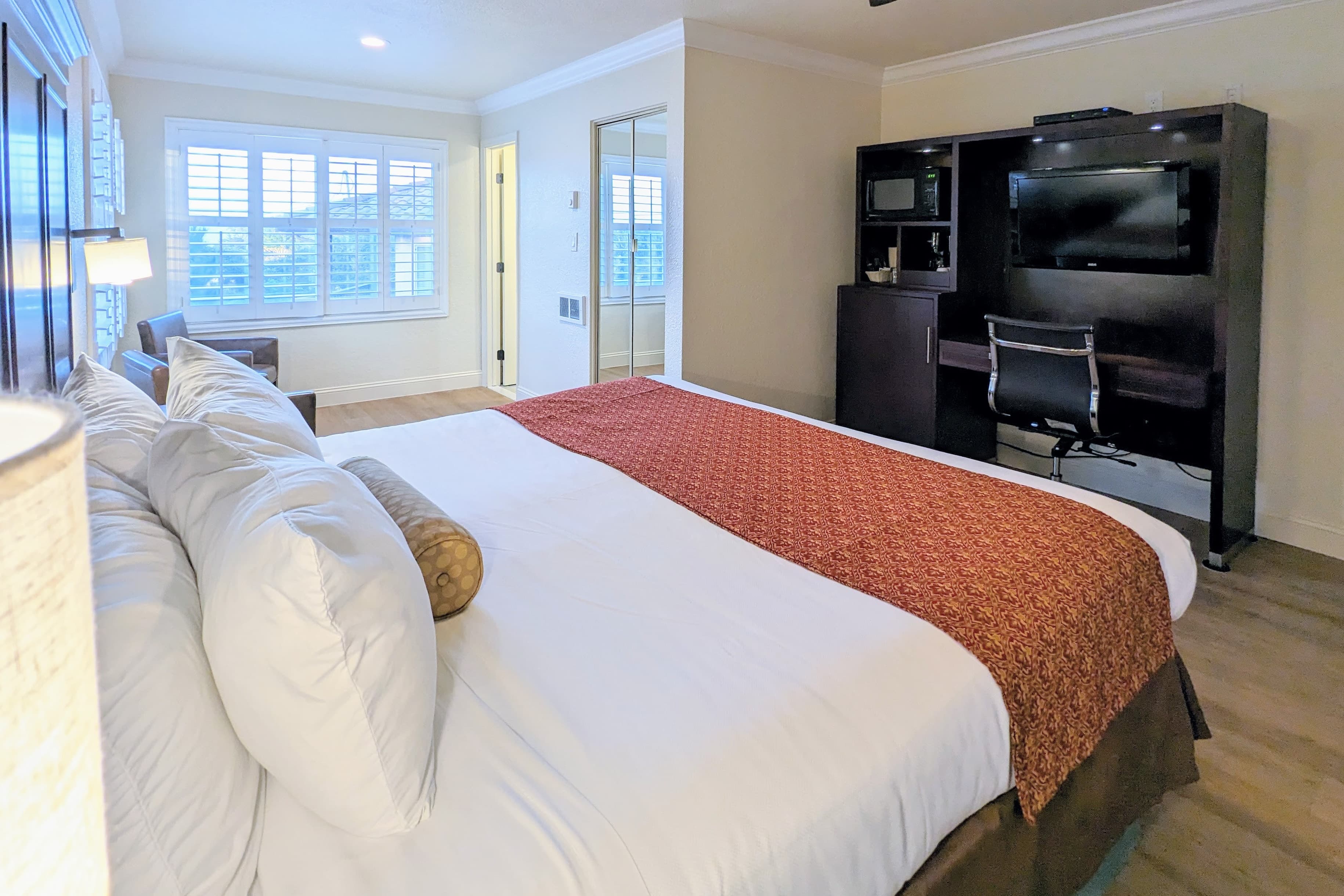 Clarion  Collection Wilkie's Inn Pacific Grove - Monterey — 6