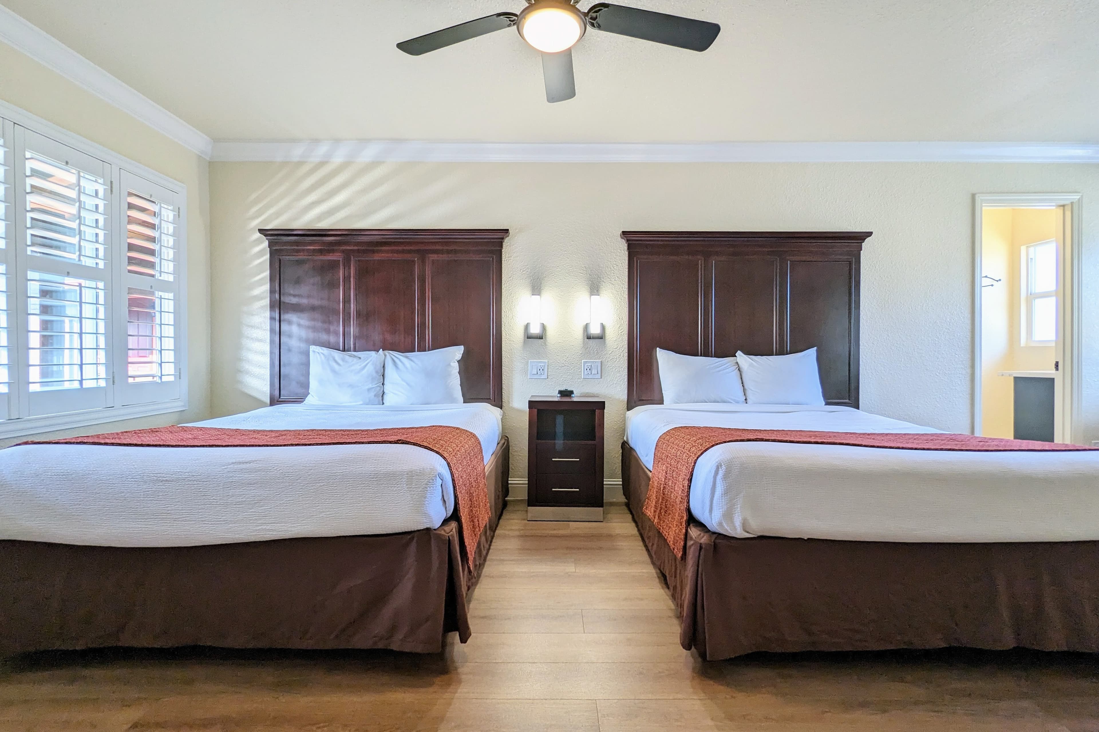 Clarion  Collection Wilkie's Inn Pacific Grove - Monterey — 16