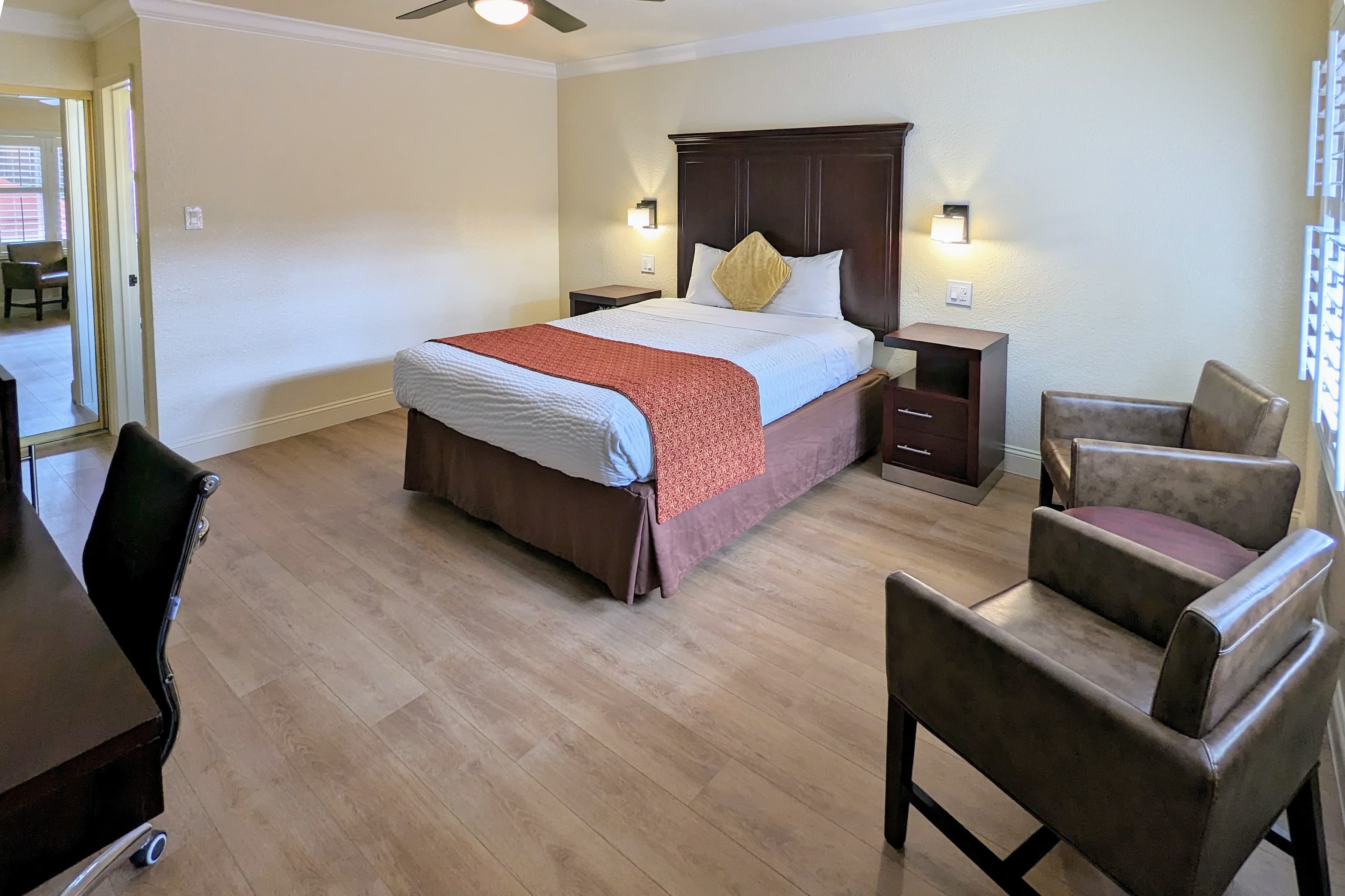 Clarion  Collection Wilkie's Inn Pacific Grove - Monterey — 9