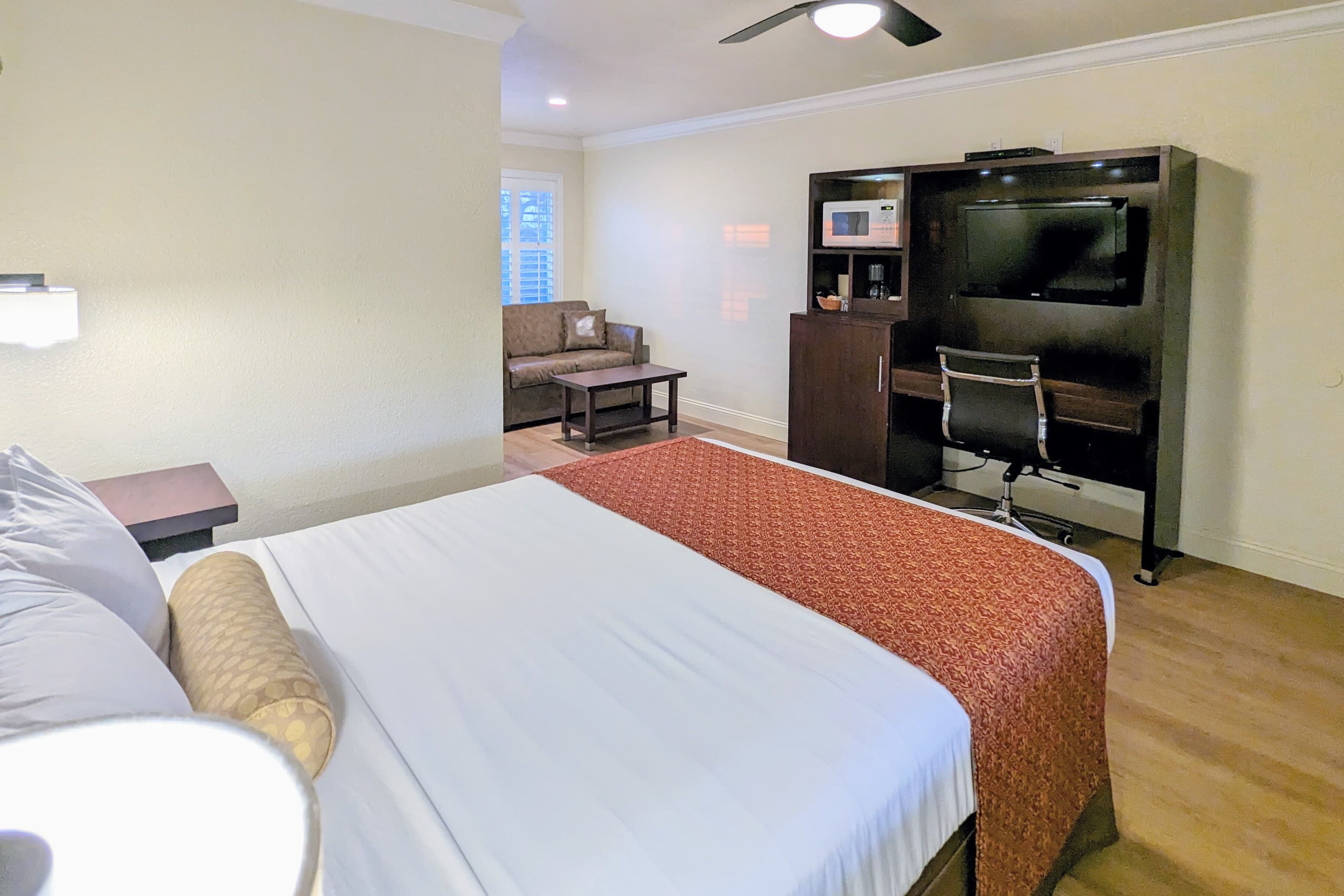 Clarion  Collection Wilkie's Inn Pacific Grove - Monterey — 20