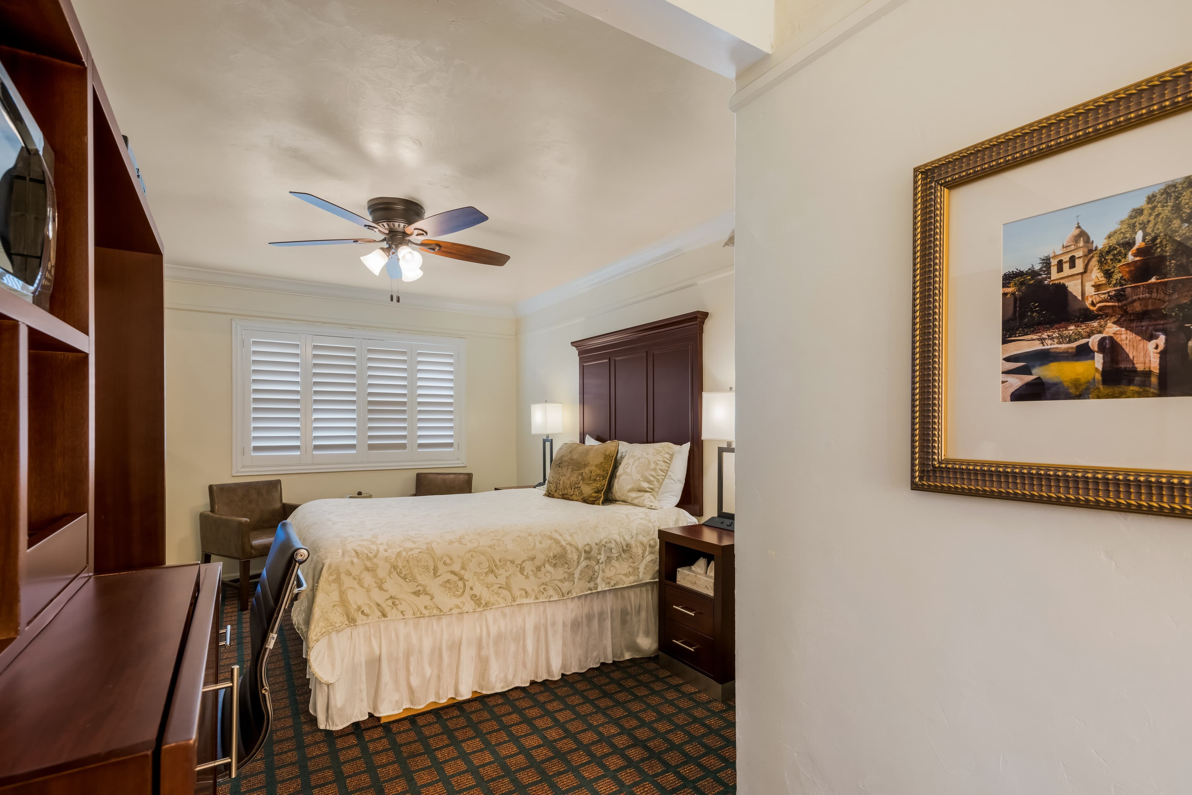 Clarion Collection Carmel Oaks Inn - Image 2