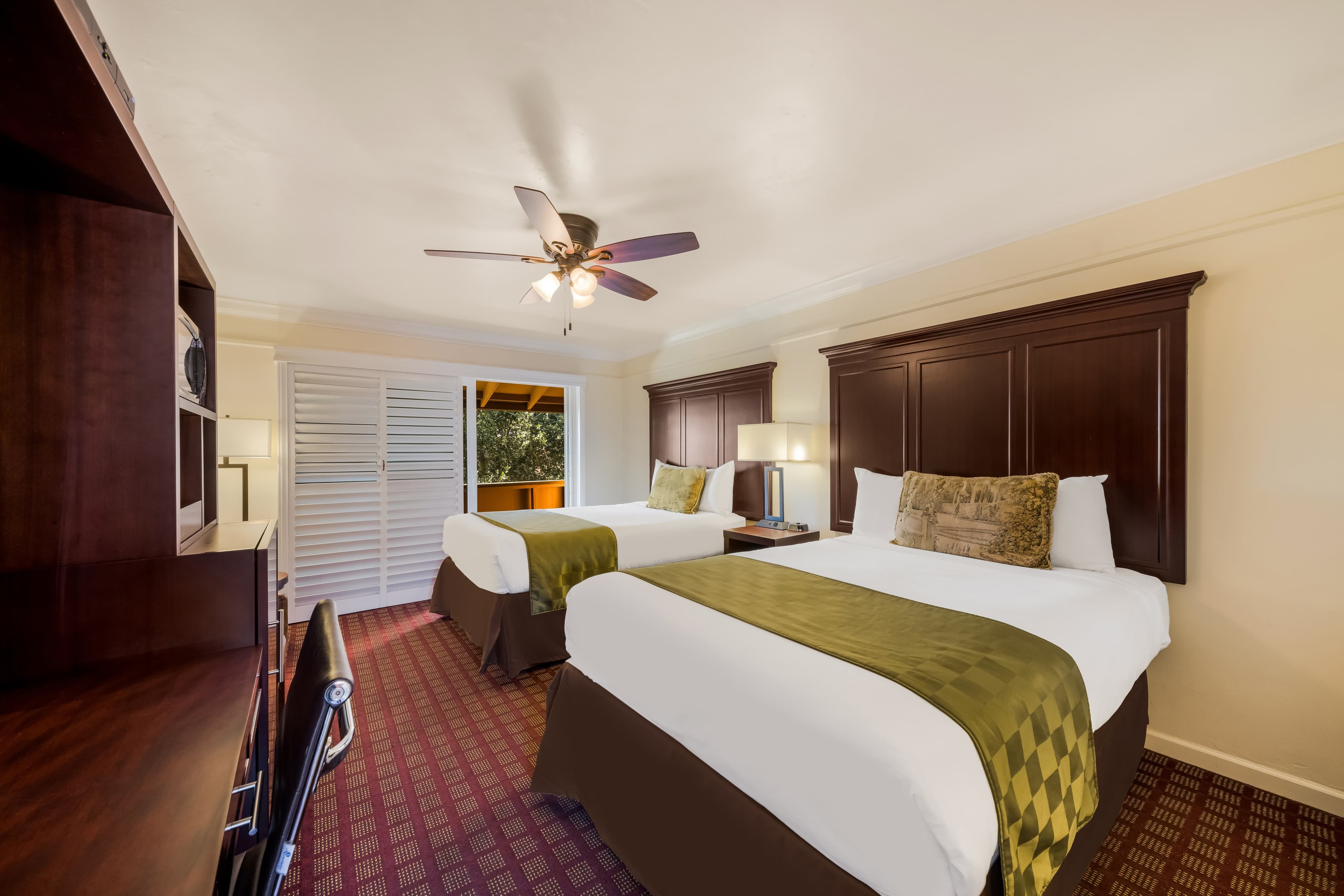 Clarion Collection Carmel Oaks Inn — 6