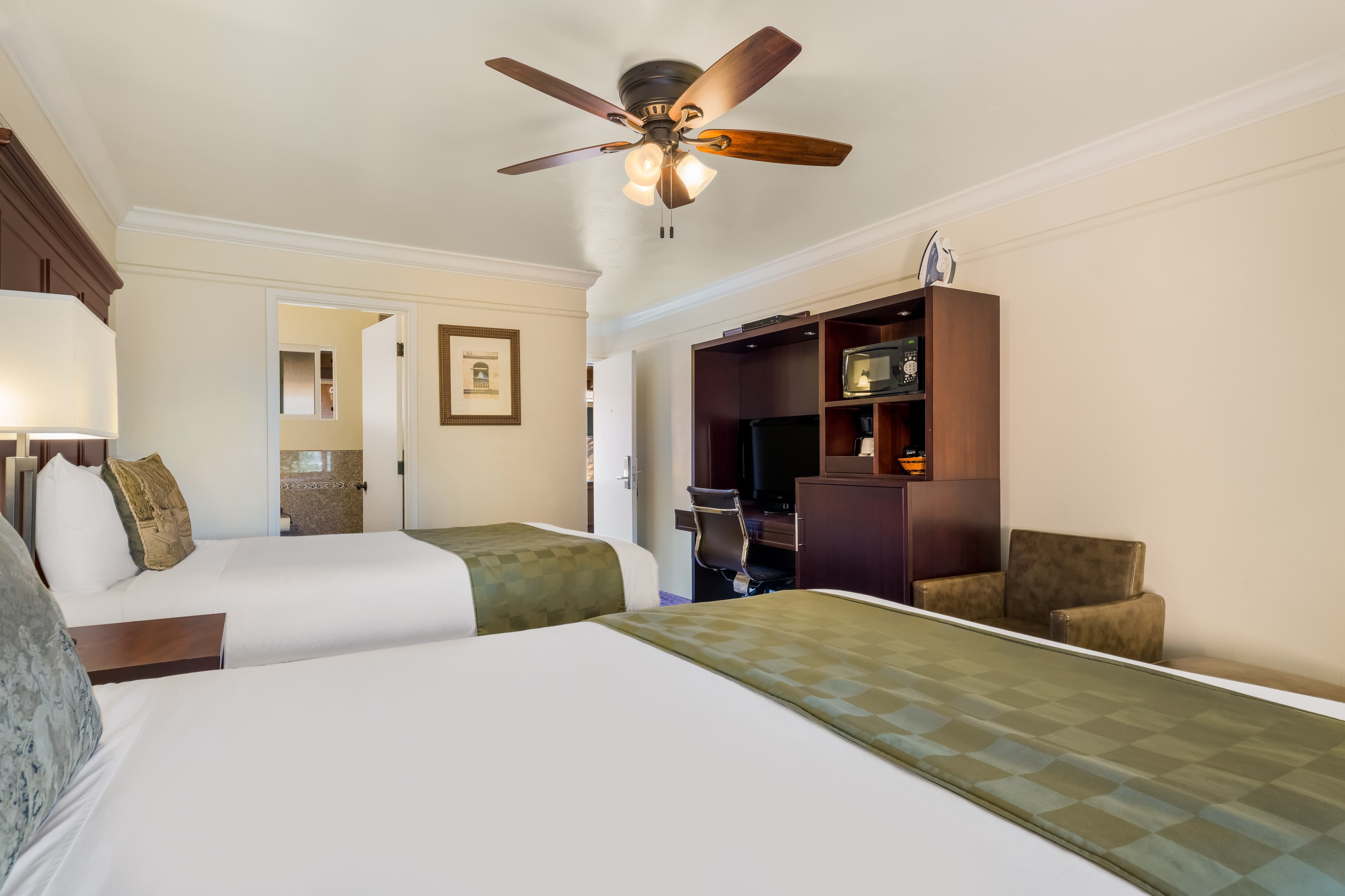 Clarion Collection Carmel Oaks Inn — 8