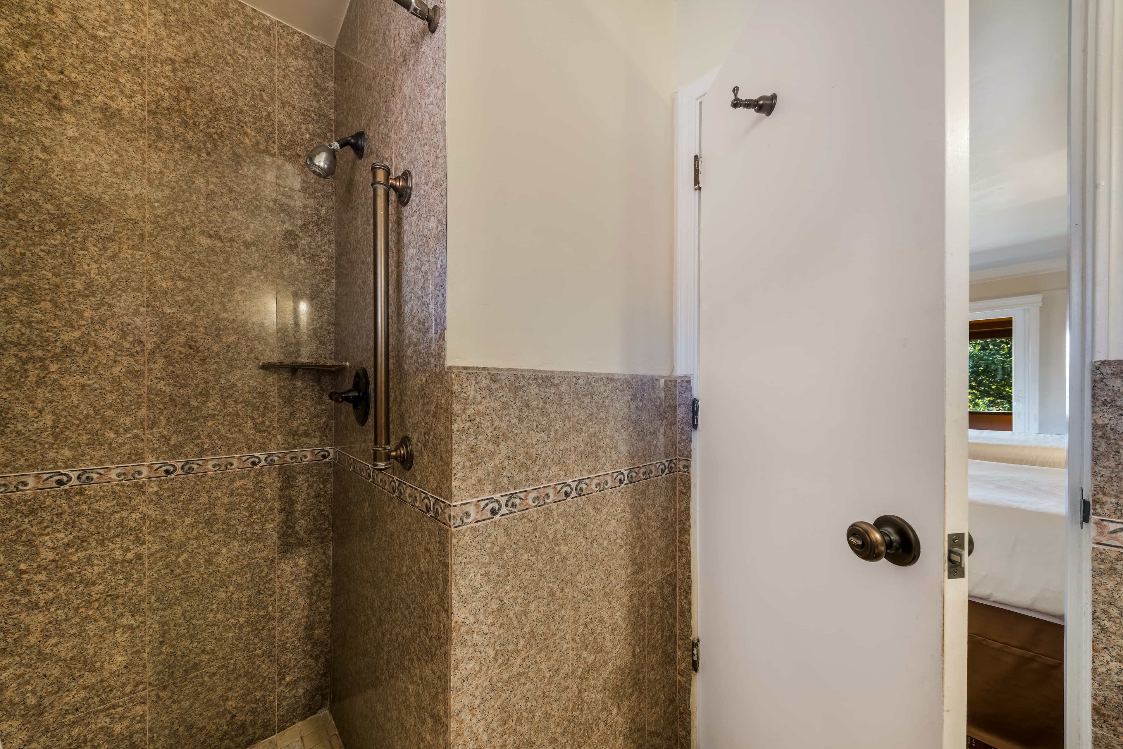 Clarion Collection Carmel Oaks Inn — 9