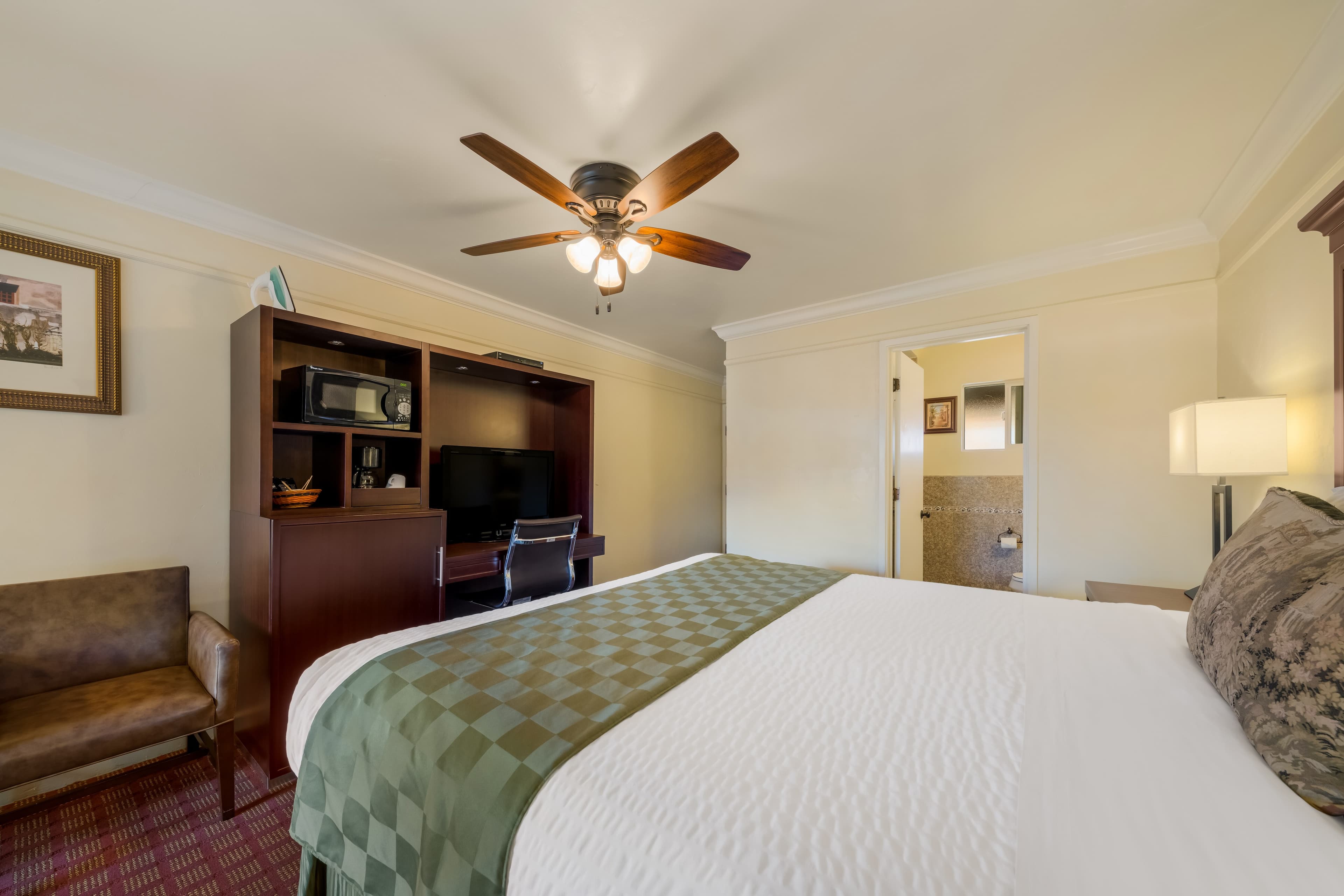 Clarion Collection Carmel Oaks Inn — 16