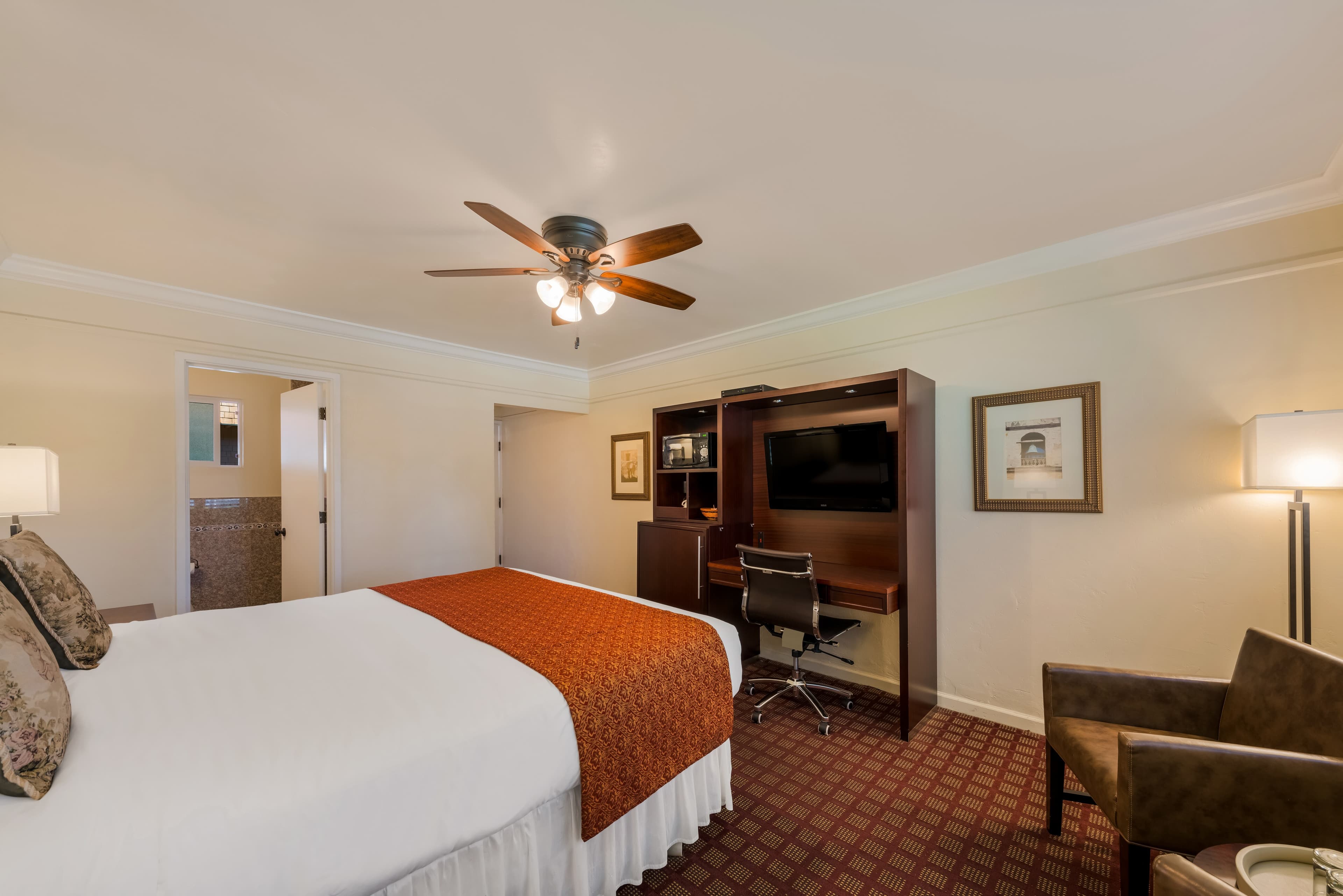Clarion Collection Carmel Oaks Inn — 11