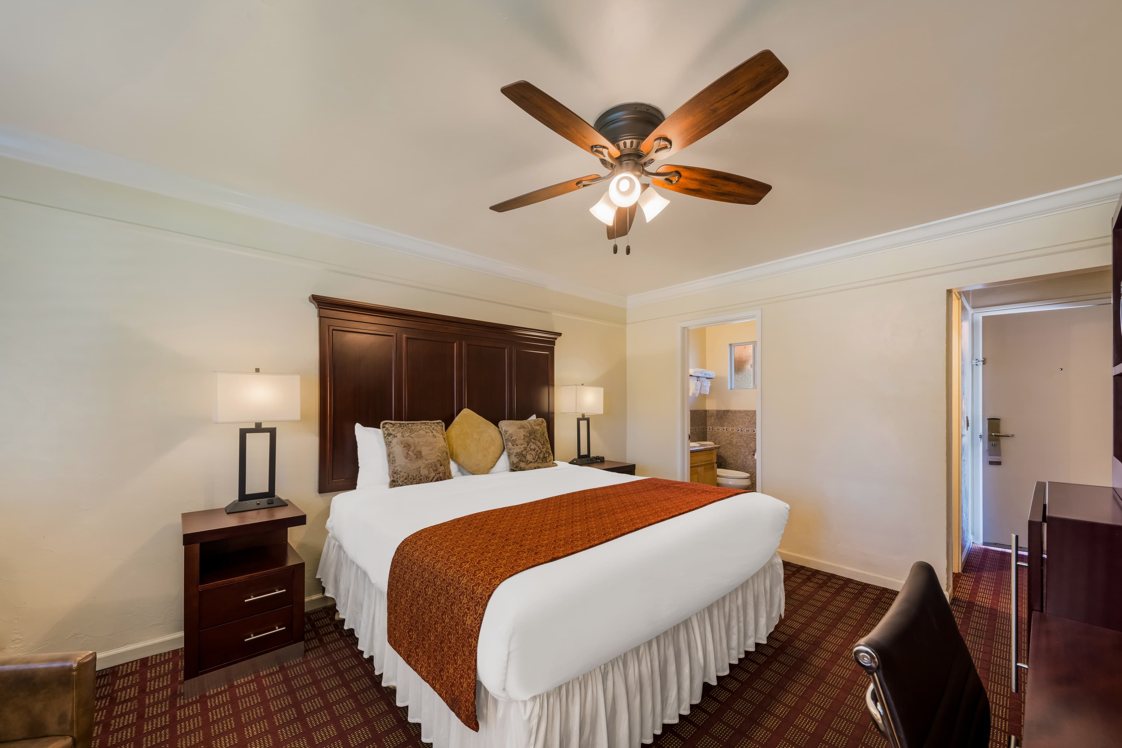 Clarion Collection Carmel Oaks Inn — 12