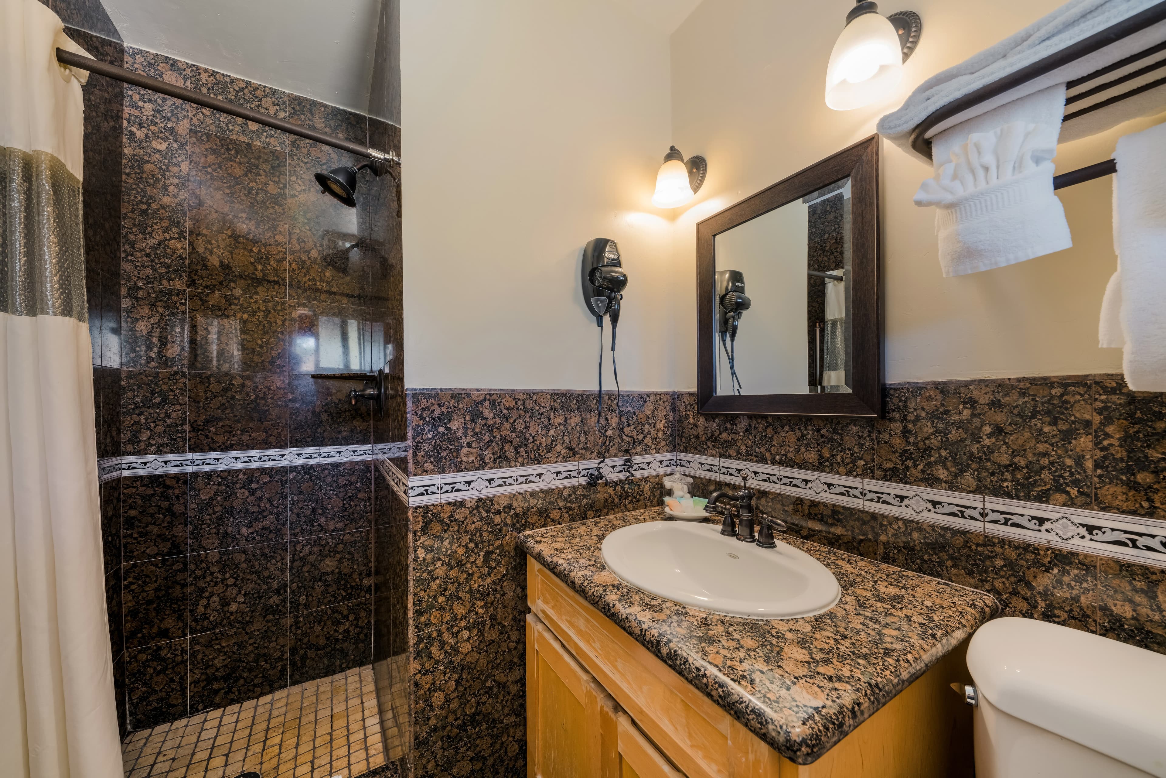 Clarion Collection Carmel Oaks Inn — 21
