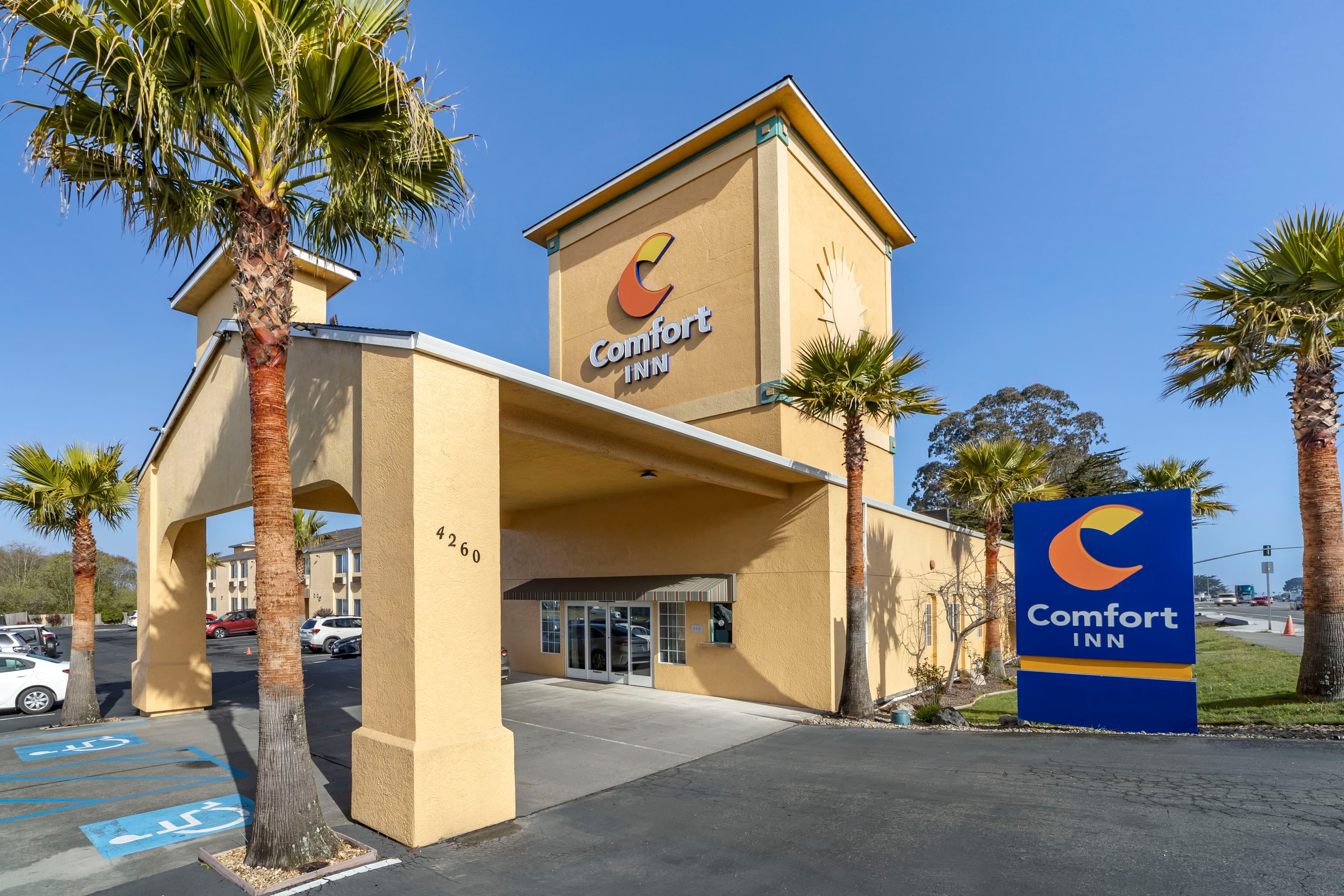 Comfort Inn Humboldt Bay - Image 1