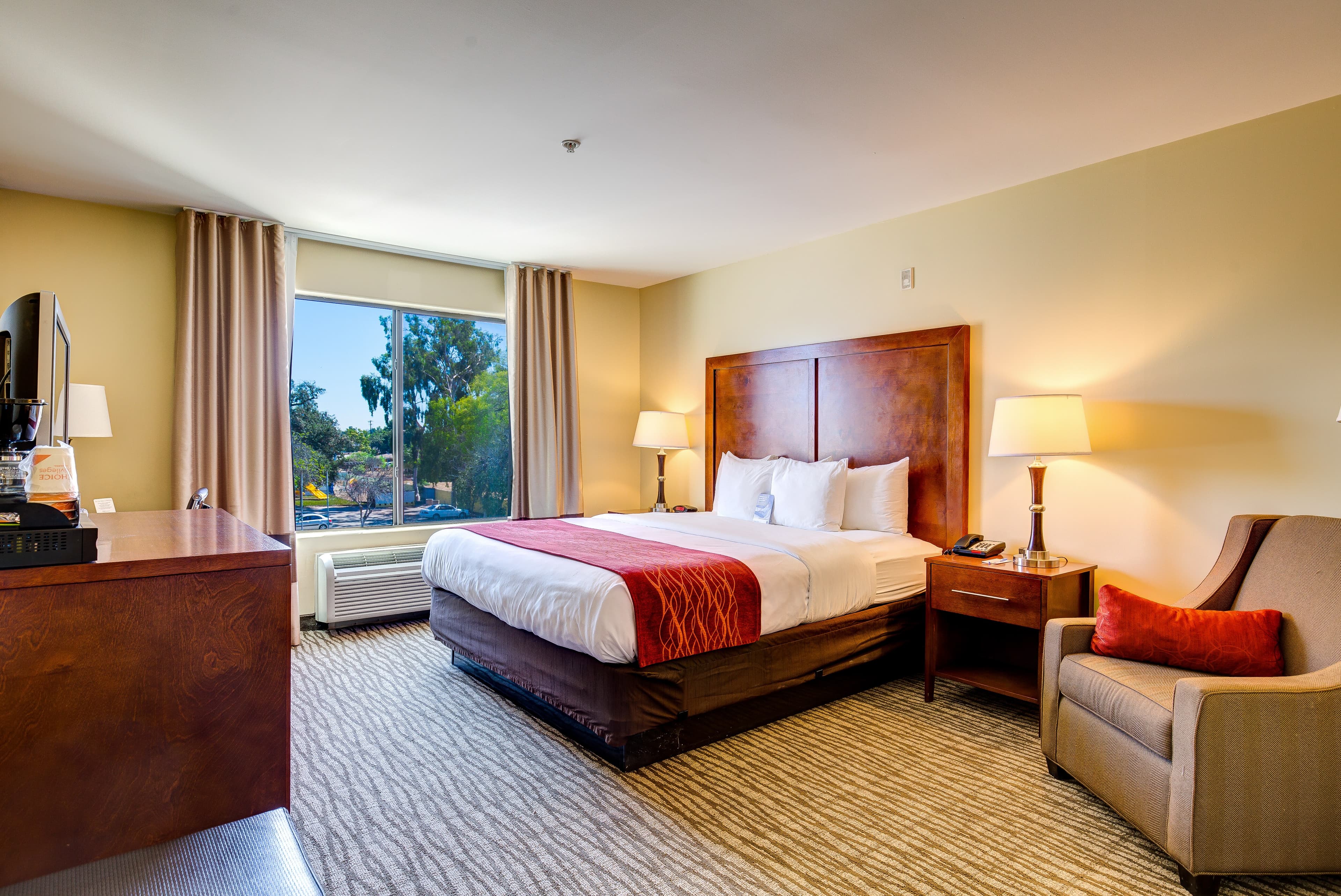 Comfort Inn Pomona near Fairplex - Image 1