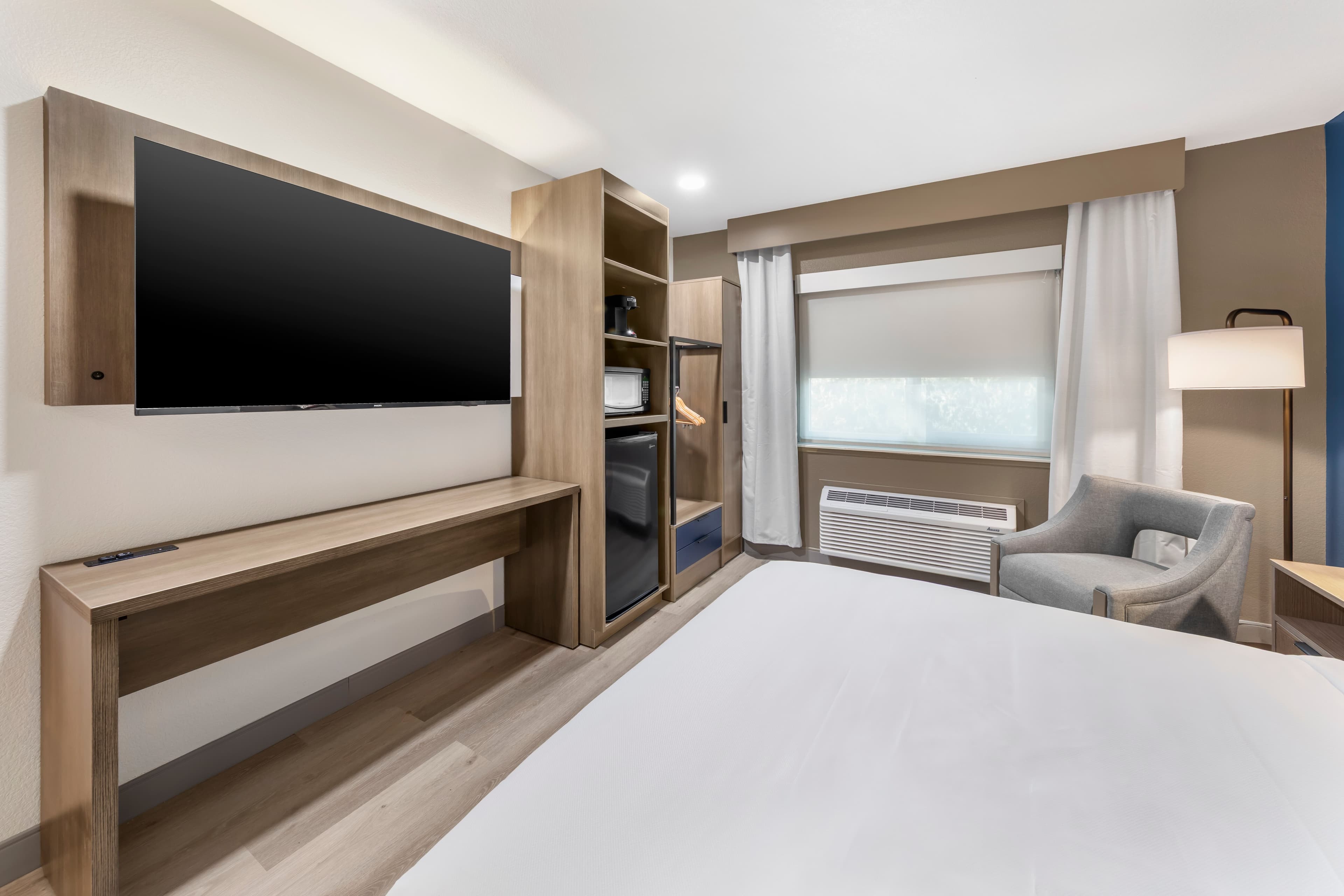 Comfort Inn Fontana - Image 3
