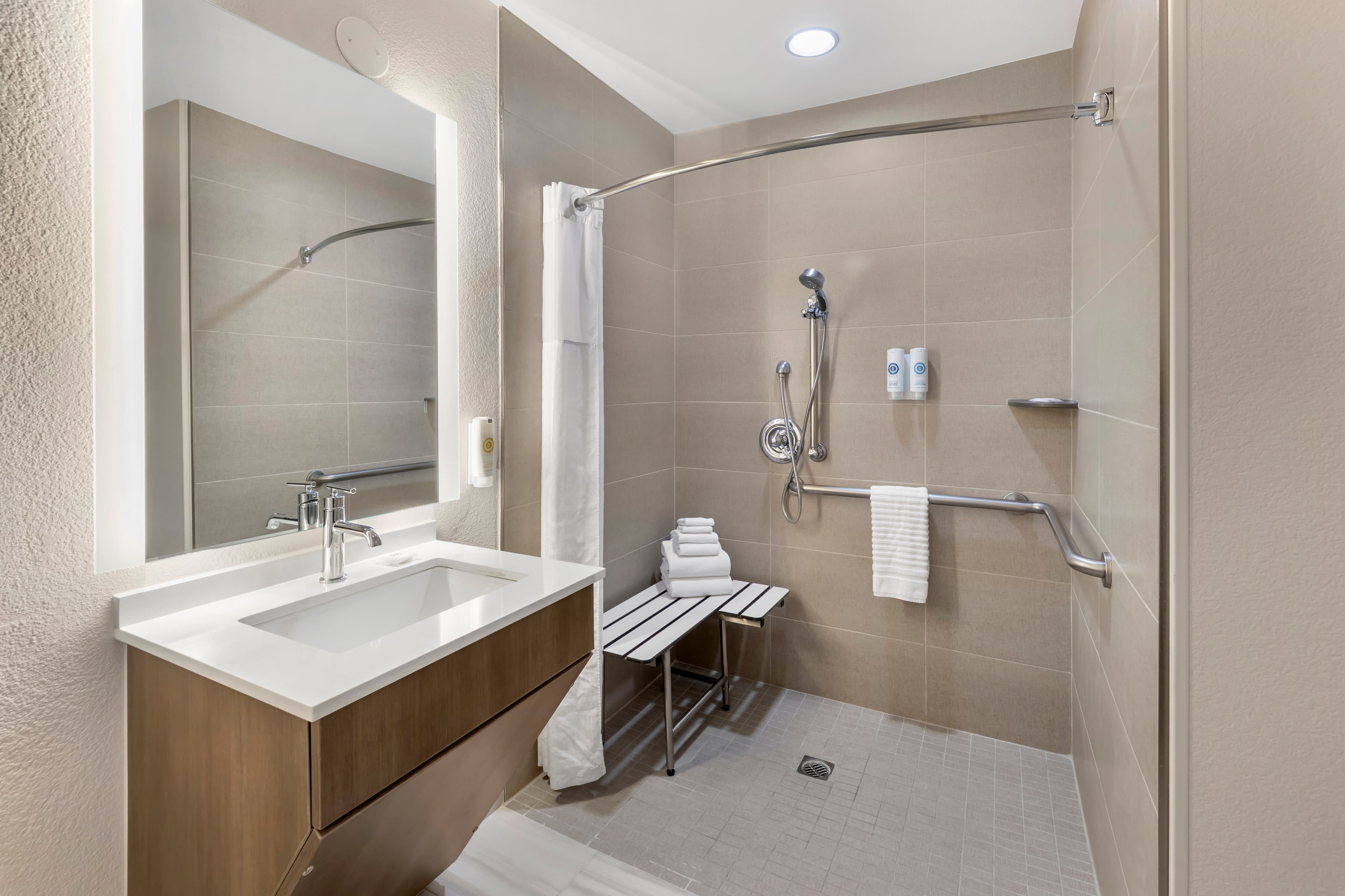 Comfort Inn Fontana - Image 5