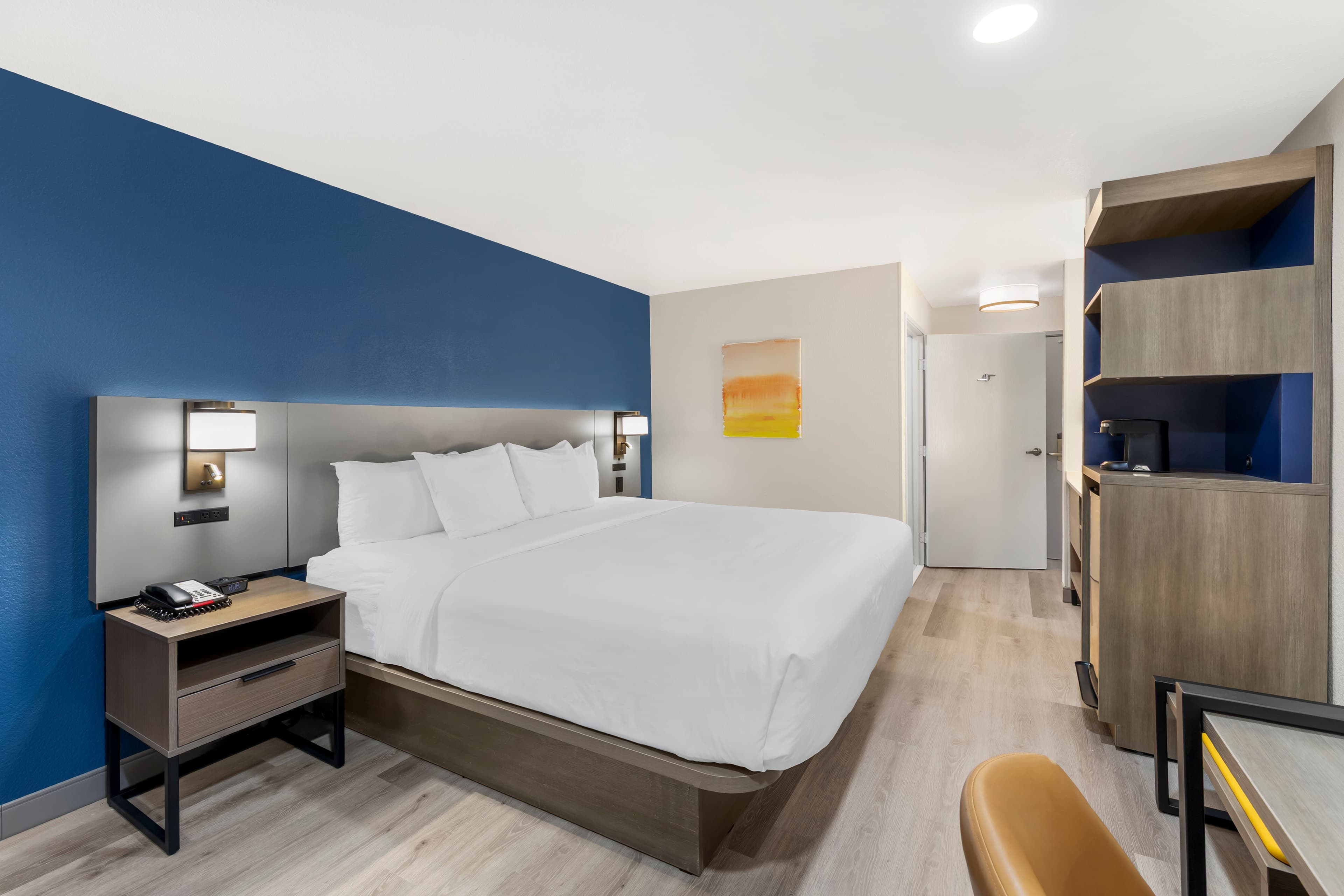 1 King Bed - Image 2