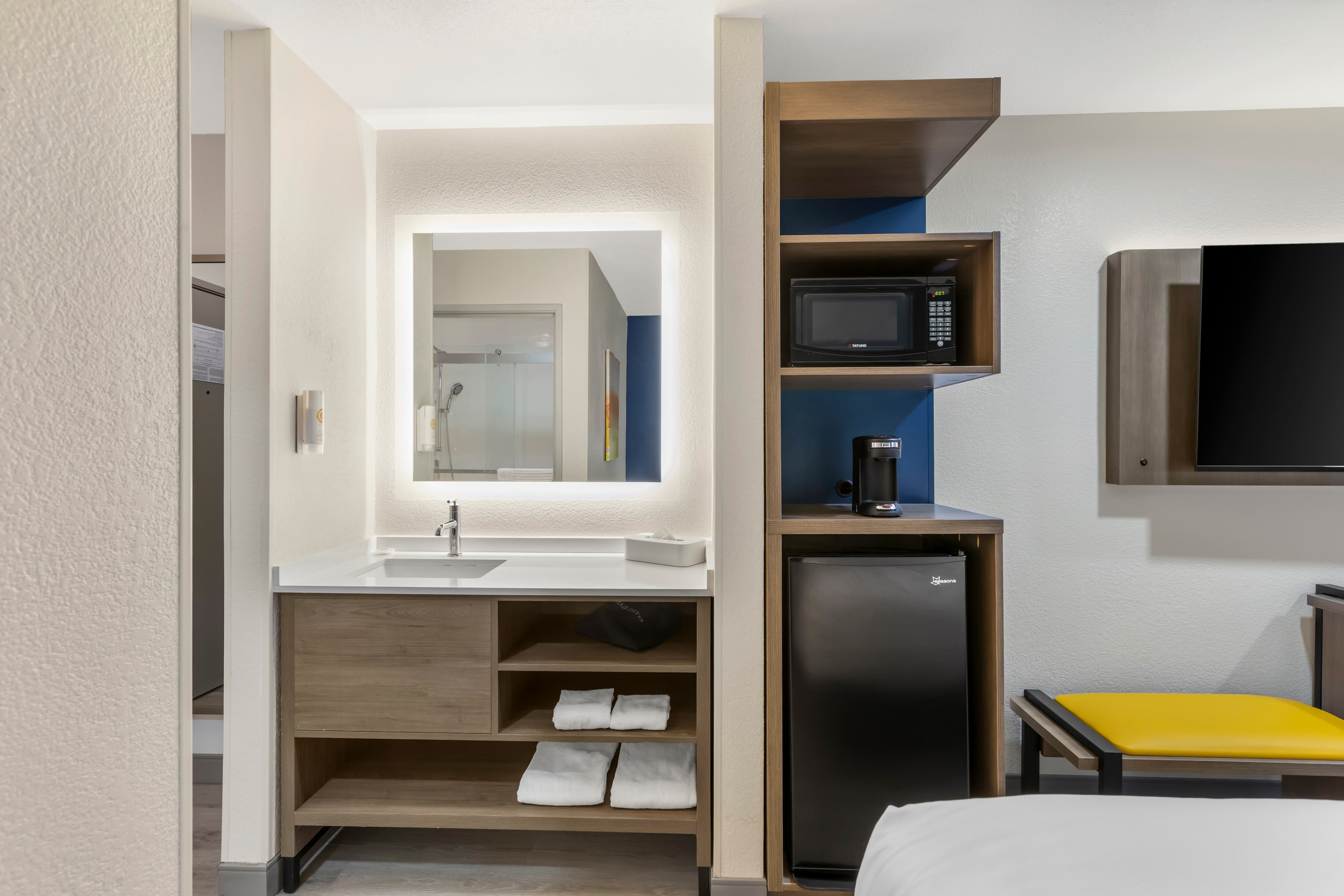 1 King Bed - Image 3