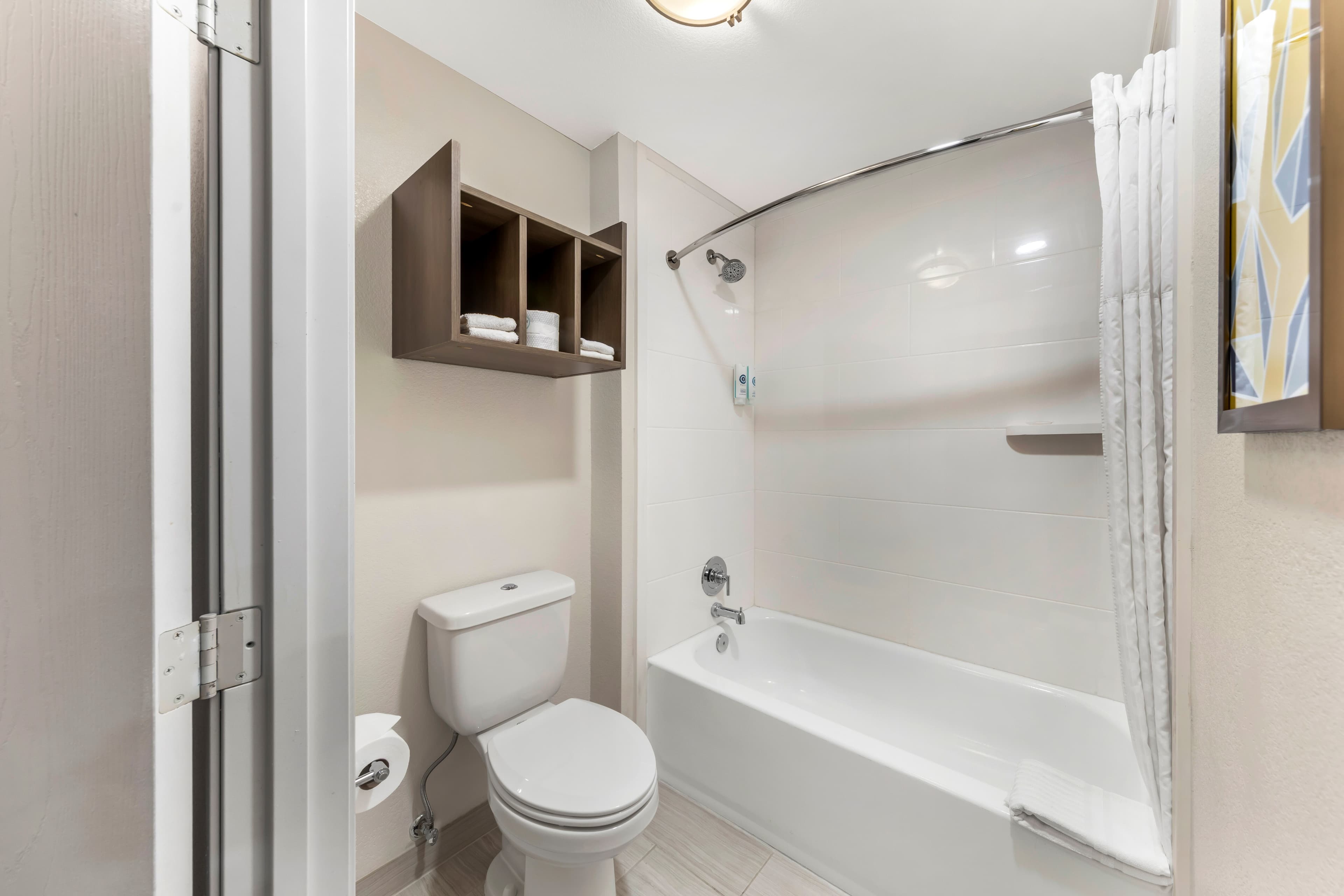 Comfort Inn Fontana — 17