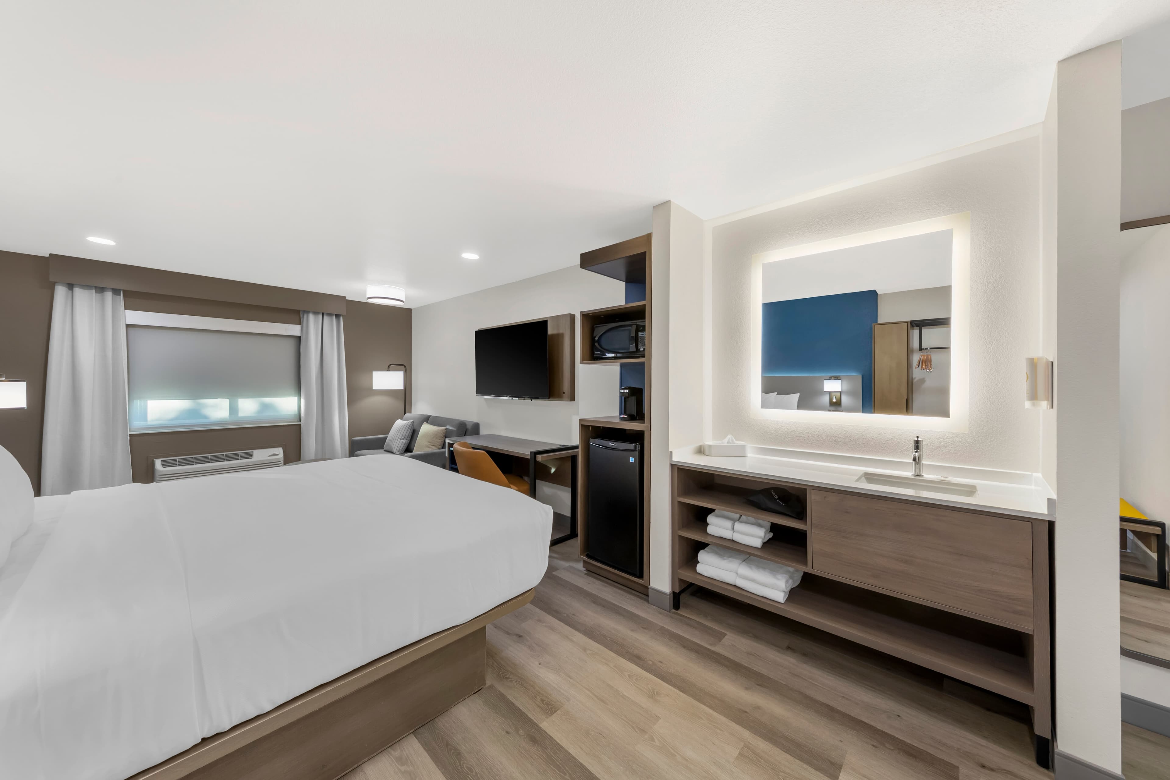 Comfort Inn Fontana — 25