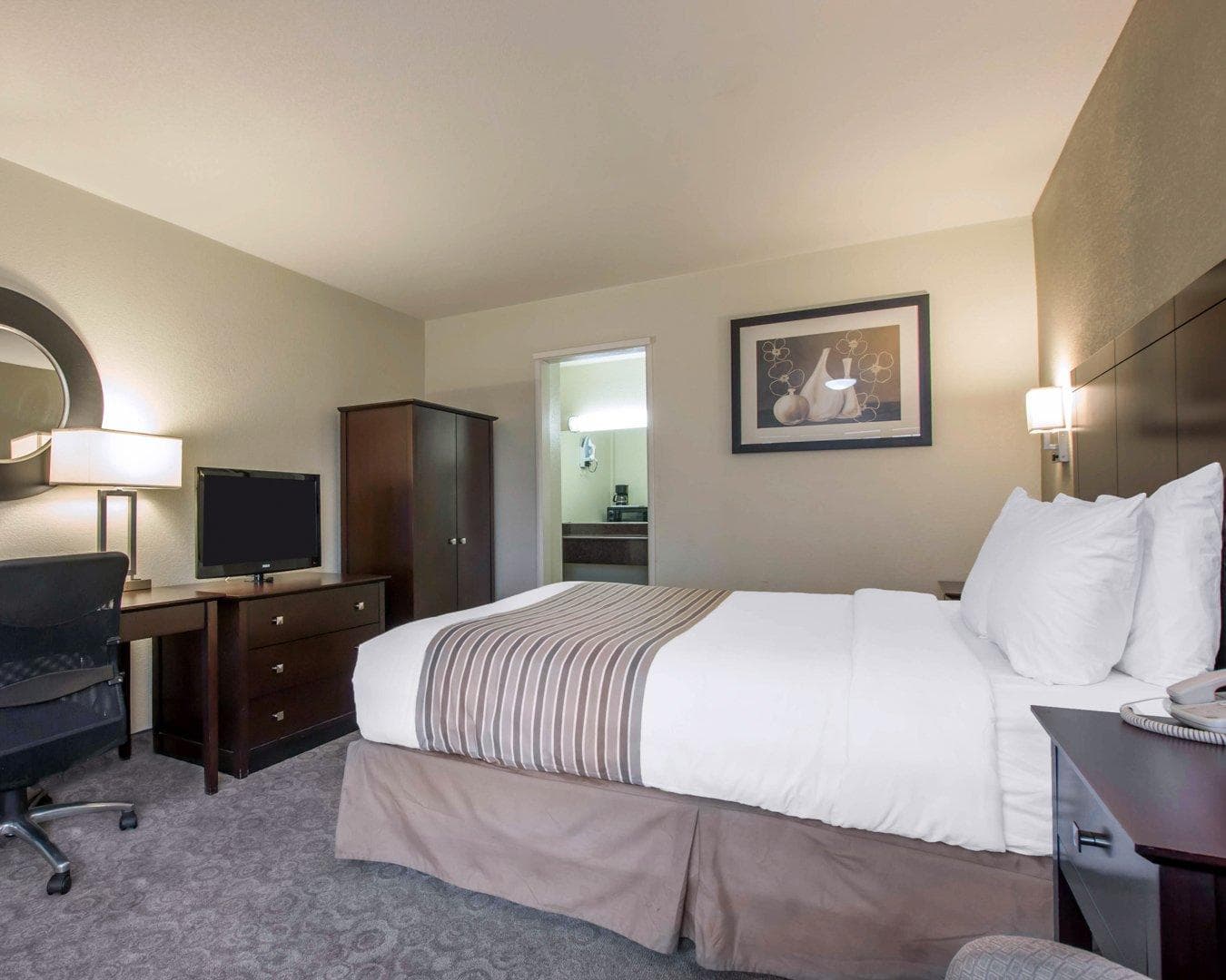 Rodeway Inn Convention Center - Image 3