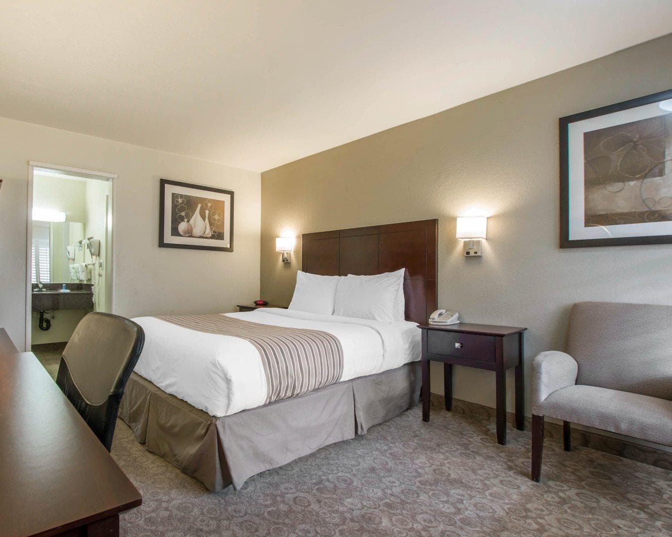 Rodeway Inn Convention Center - Image 2
