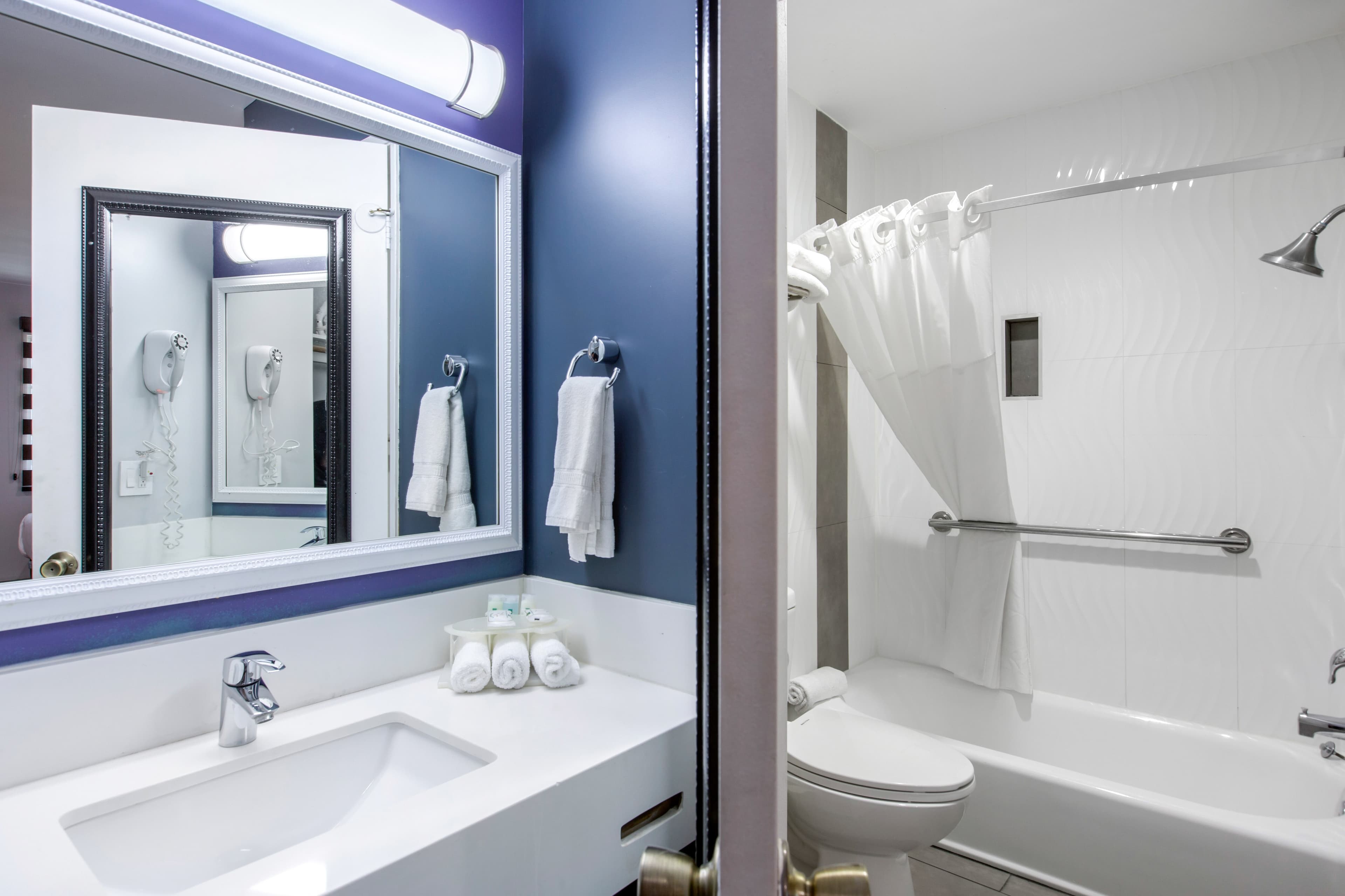 Quality Inn Near Hollywood Walk of Fame — 11