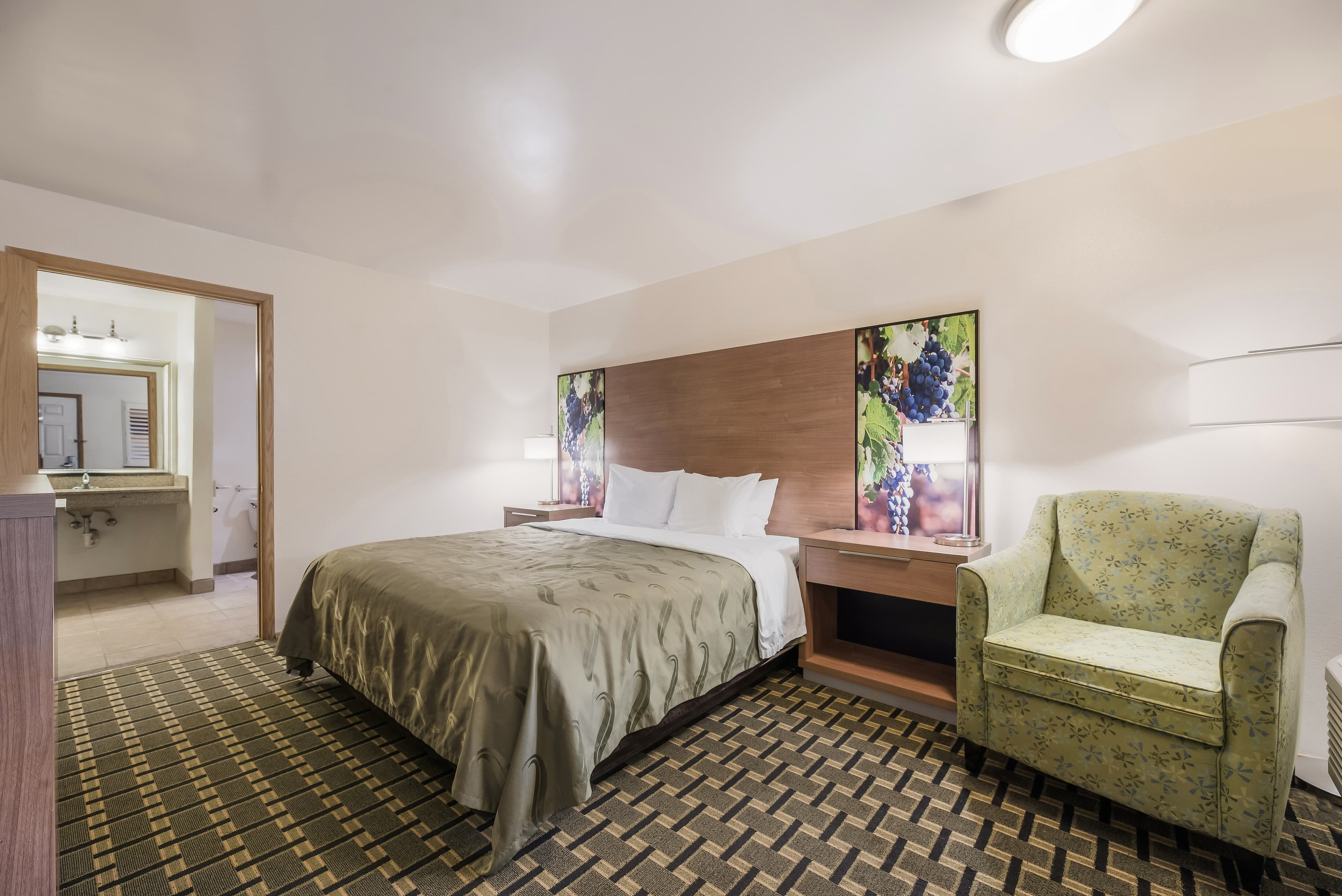 Quality Inn Near Fort Hunter Liggett - Image 2