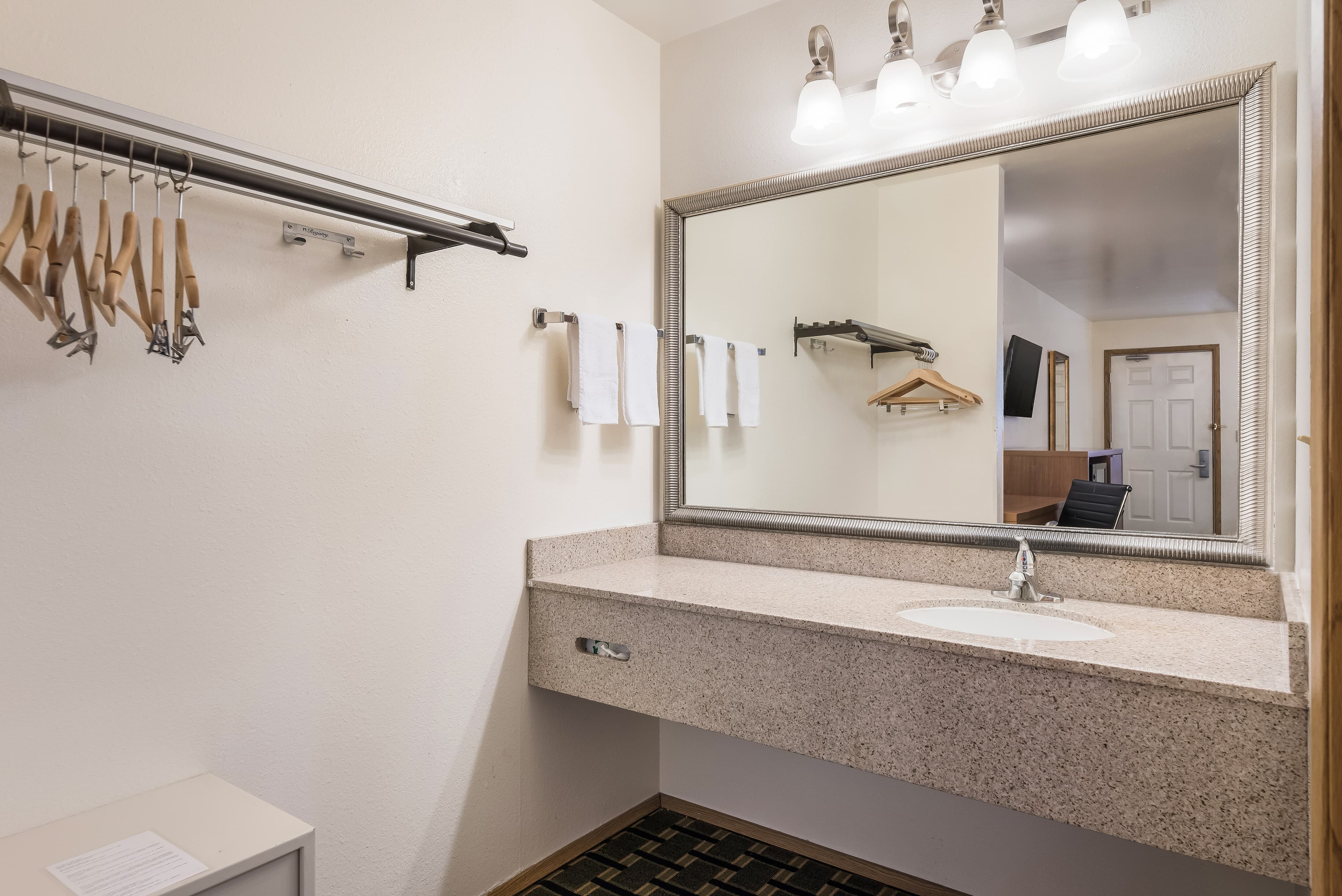 Quality Inn Near Fort Hunter Liggett — 9