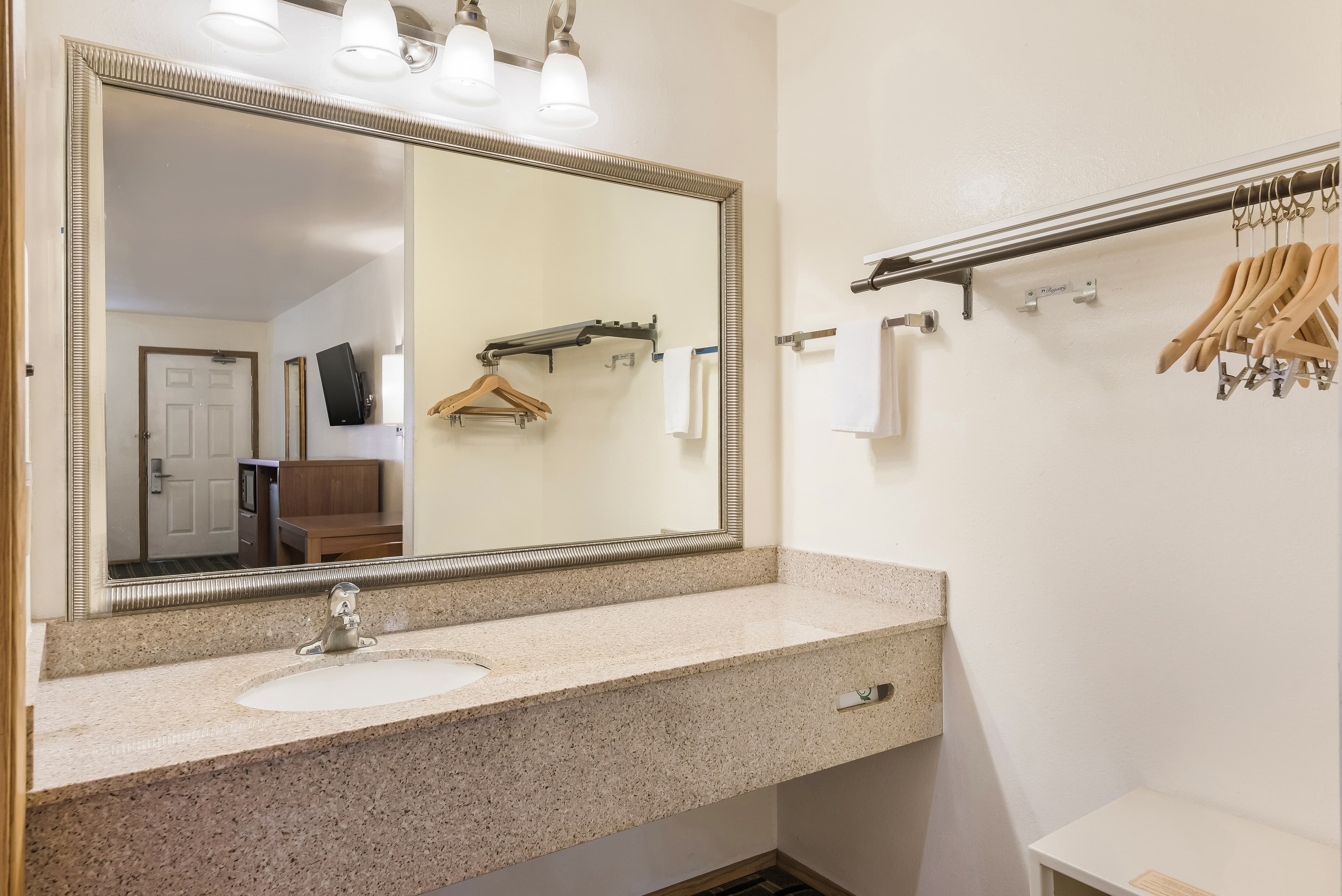 Quality Inn Near Fort Hunter Liggett — 22