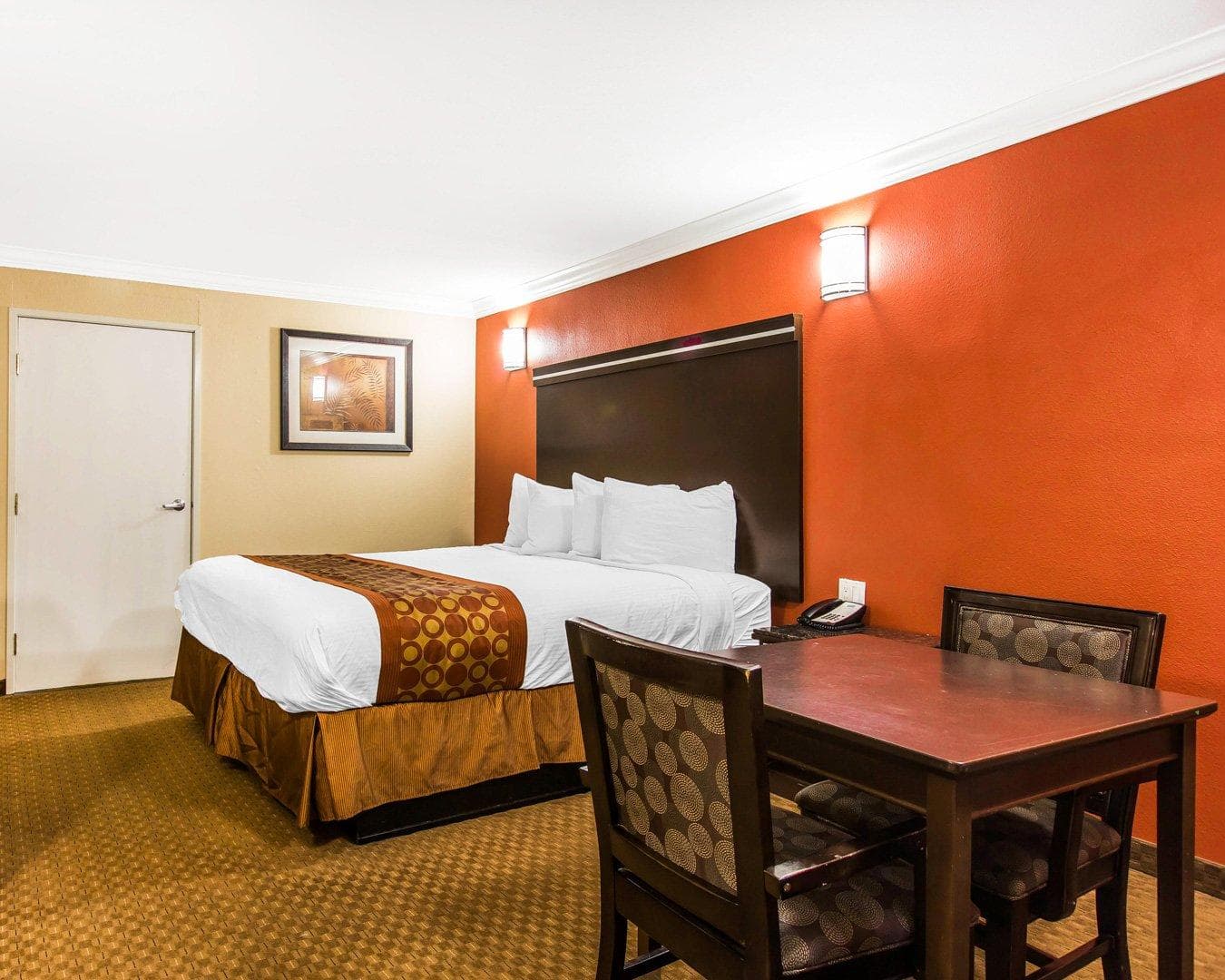 Rodeway Inn & Suites Corona - Image 3