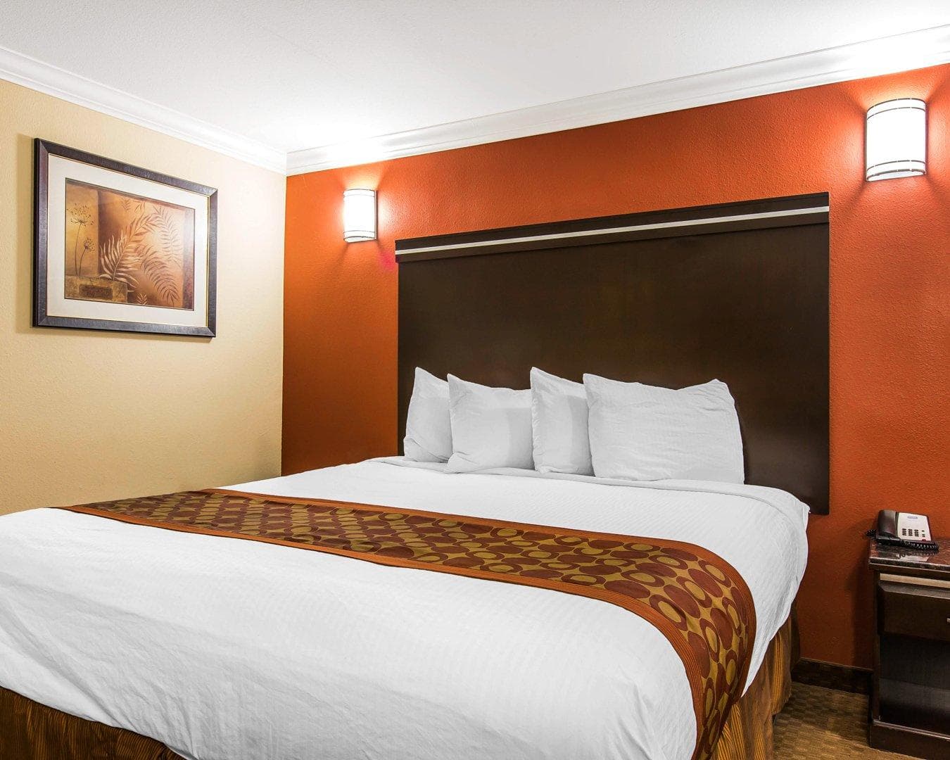 Rodeway Inn & Suites Corona - Image 1