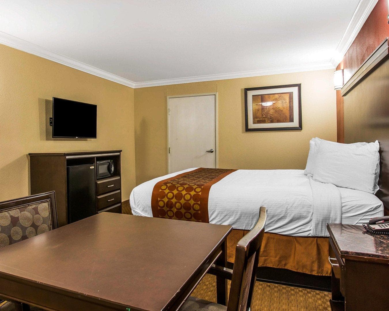 Rodeway Inn & Suites Corona - Image 4
