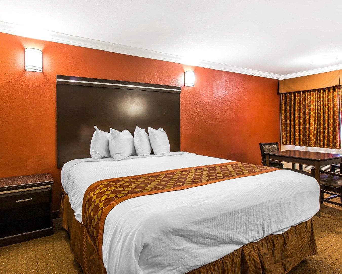 Rodeway Inn & Suites Corona - Image 5