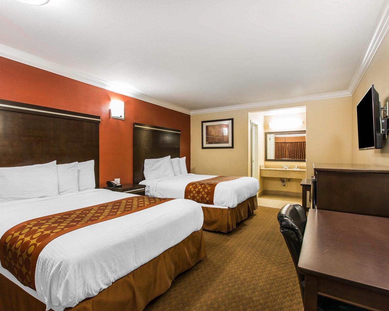 Rodeway Inn & Suites Corona — 7