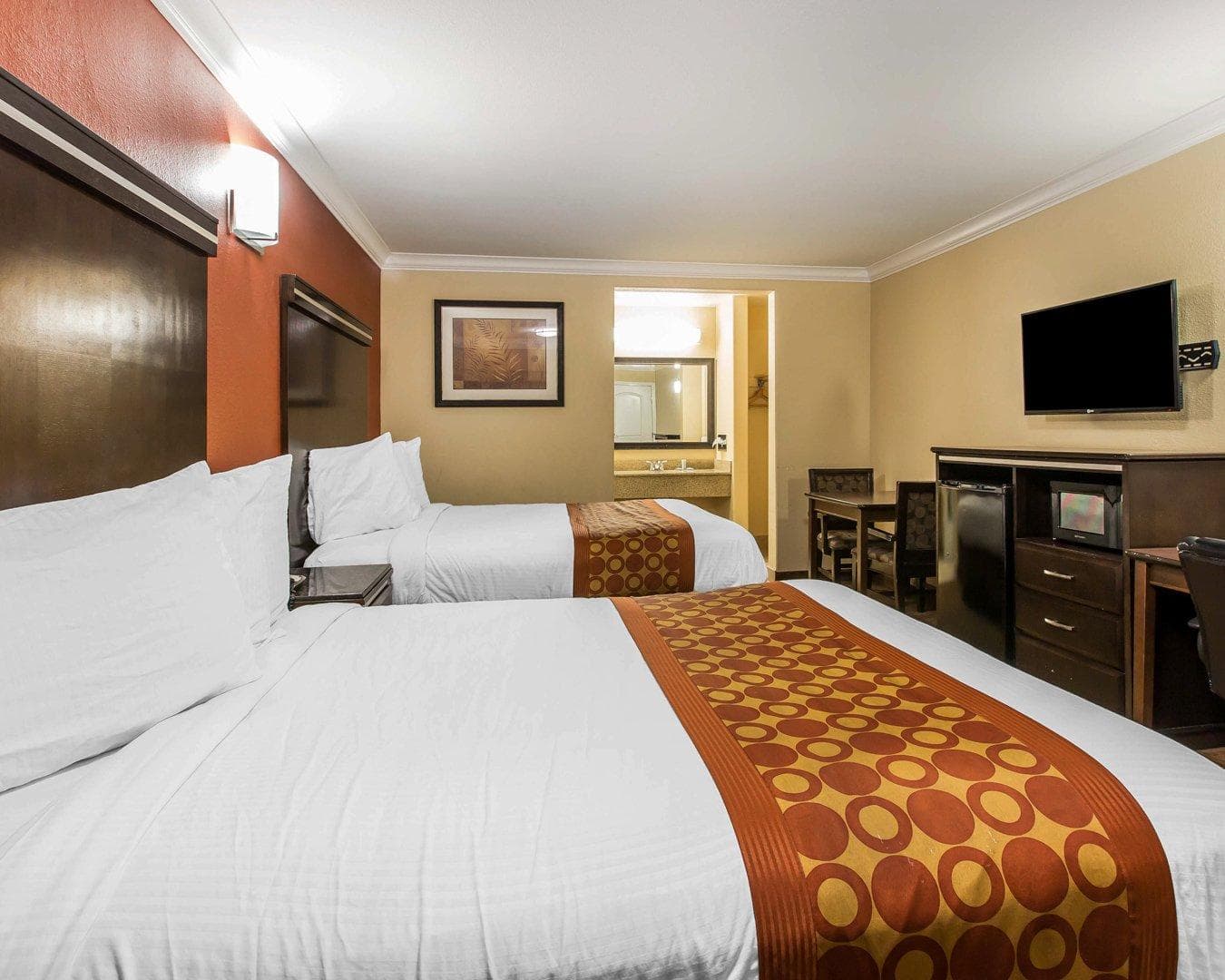Rodeway Inn & Suites Corona — 9