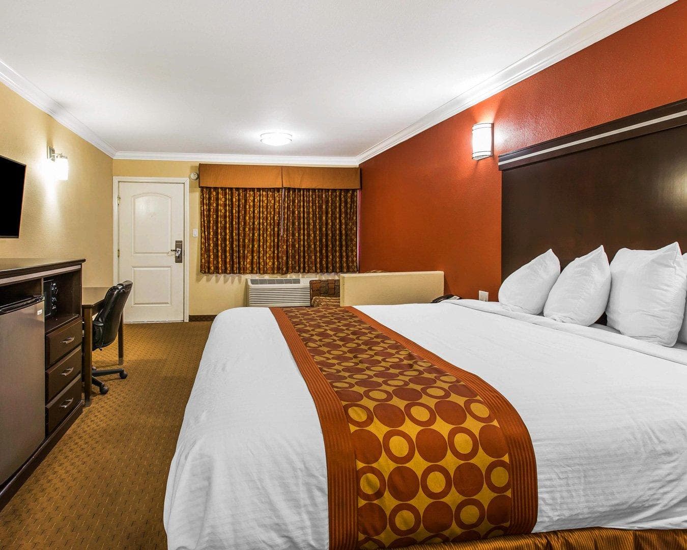 Rodeway Inn & Suites Corona — 23
