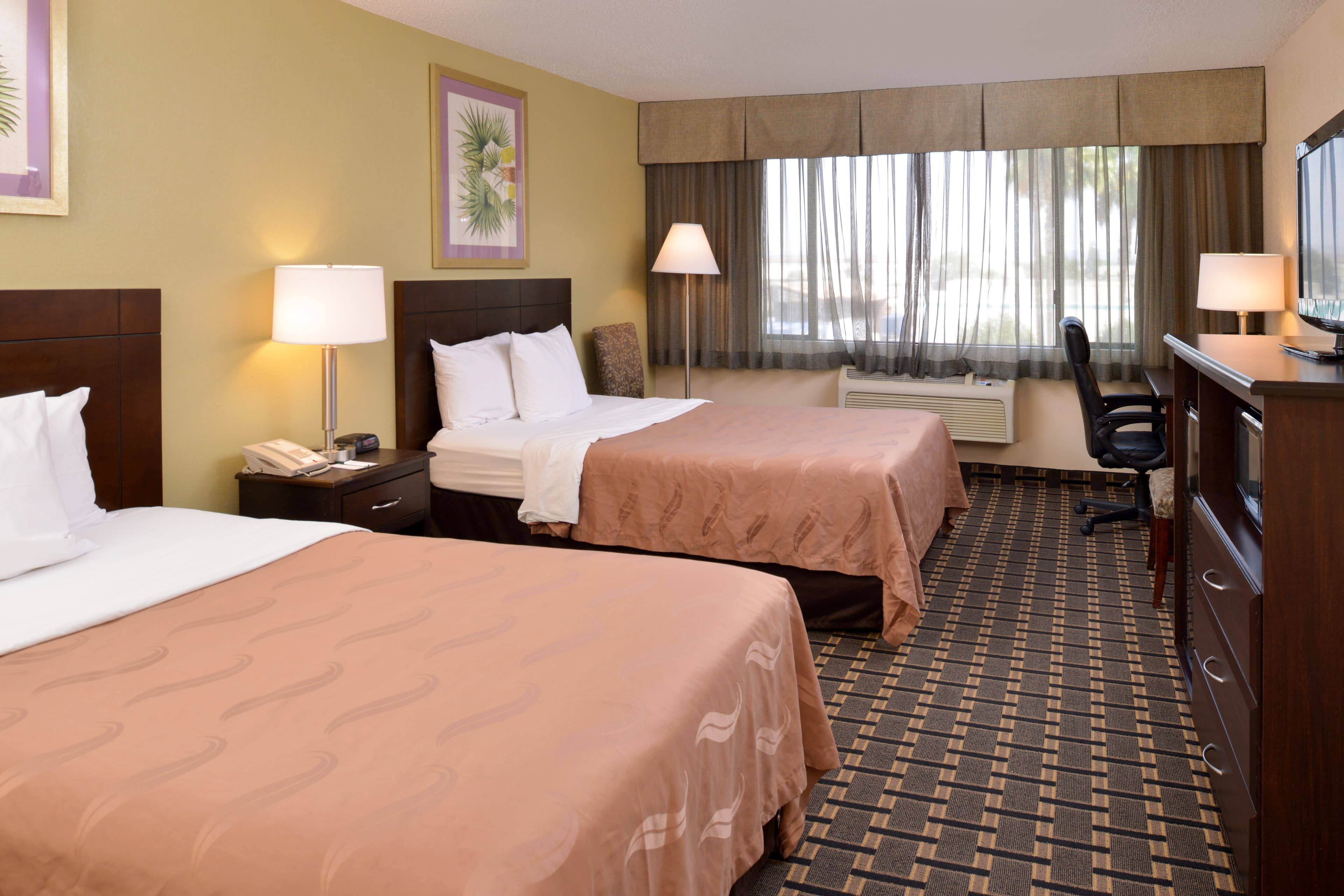 Quality Inn & Suites Montebello - Los Angeles - Image 4