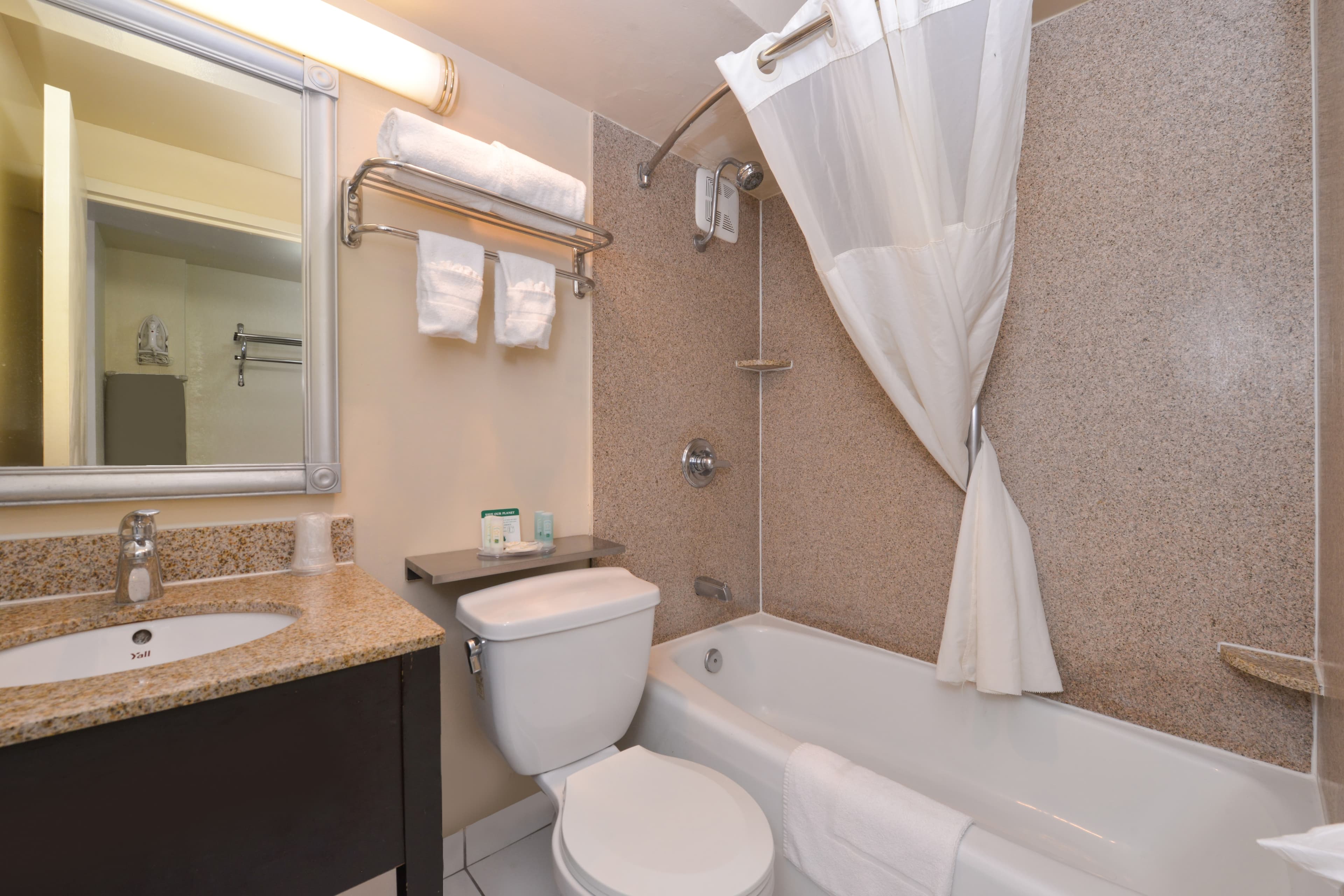 Quality Inn & Suites Montebello - Los Angeles — 10