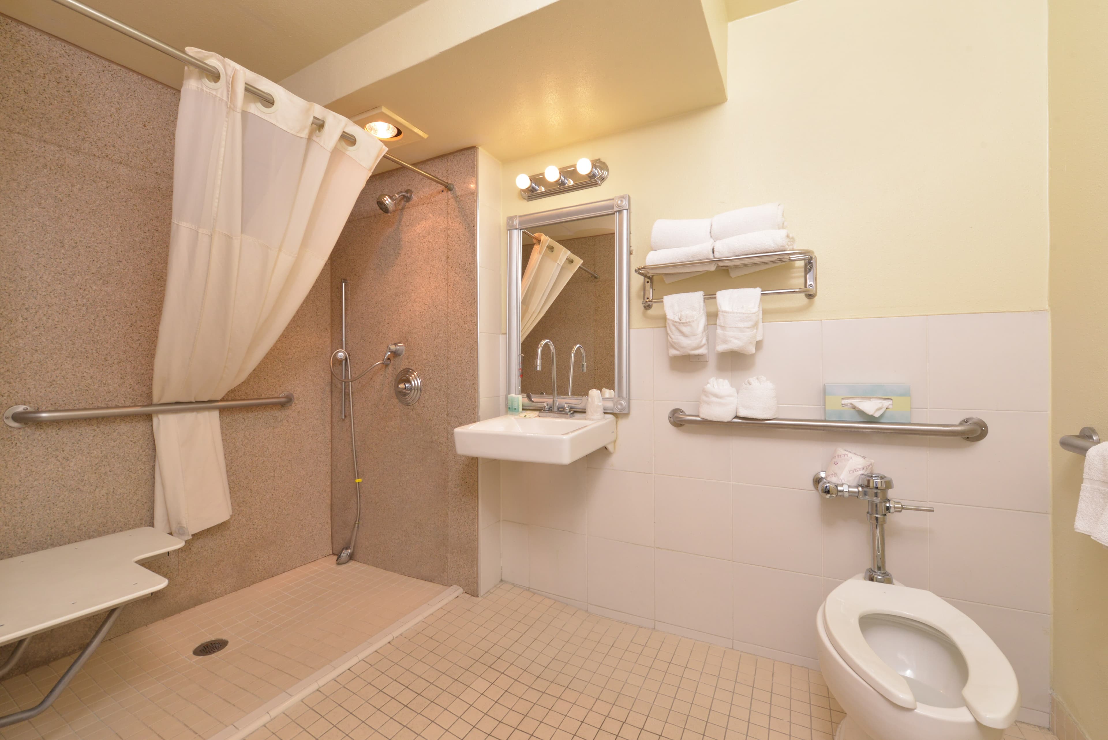 Quality Inn & Suites Montebello - Los Angeles - Image 5