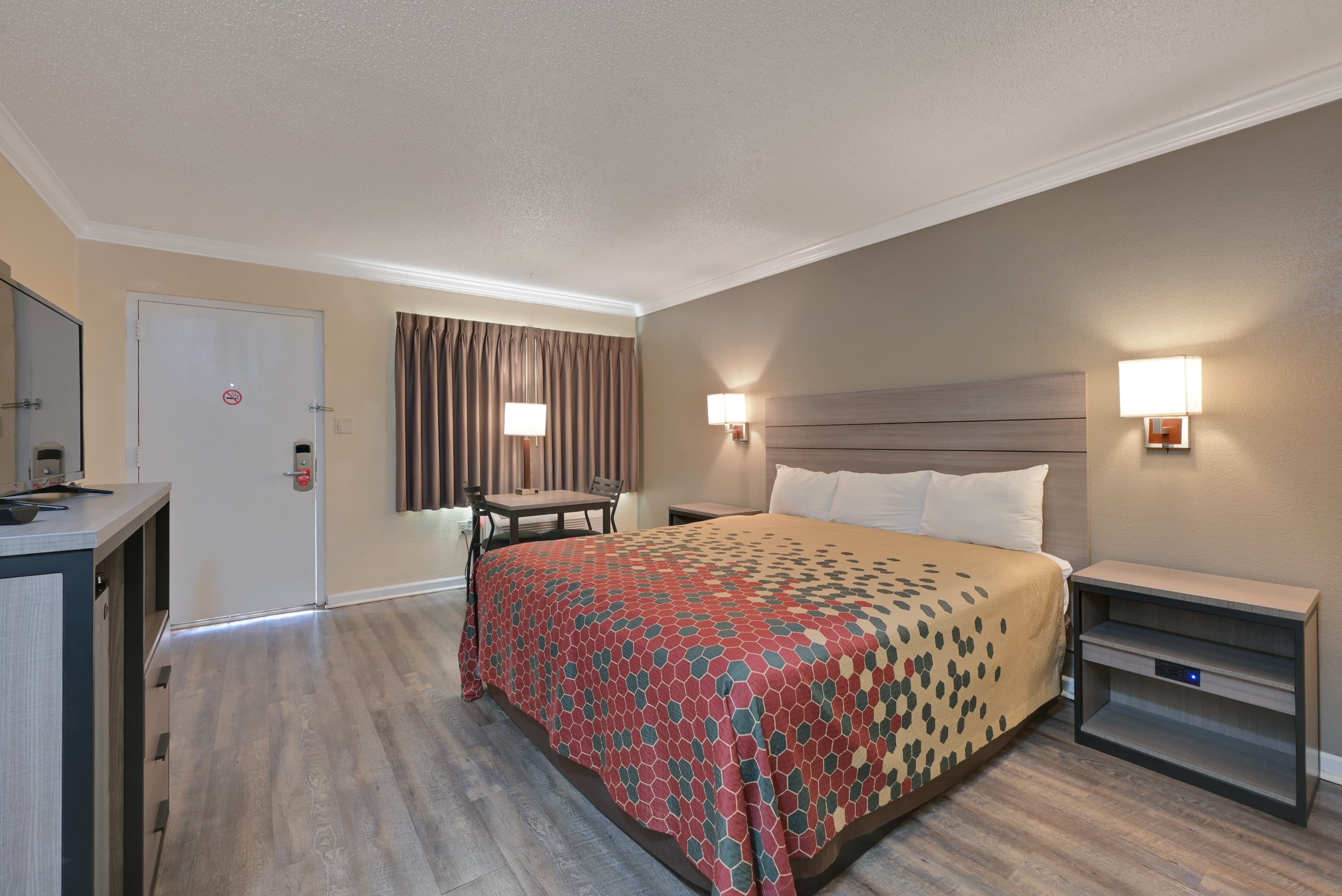 Econo Lodge Woodland near I-5 — 6