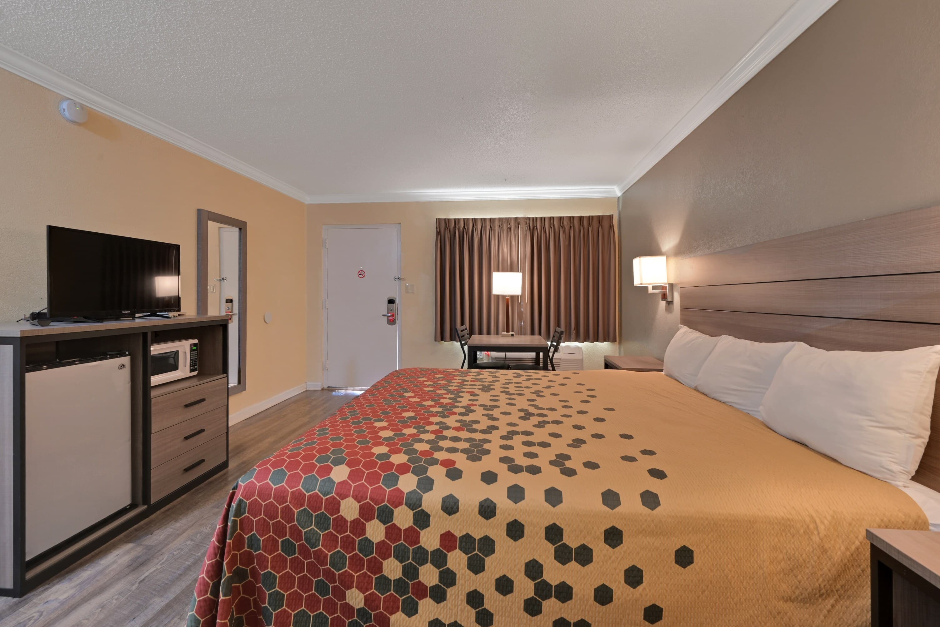 Econo Lodge Woodland near I-5 — 9