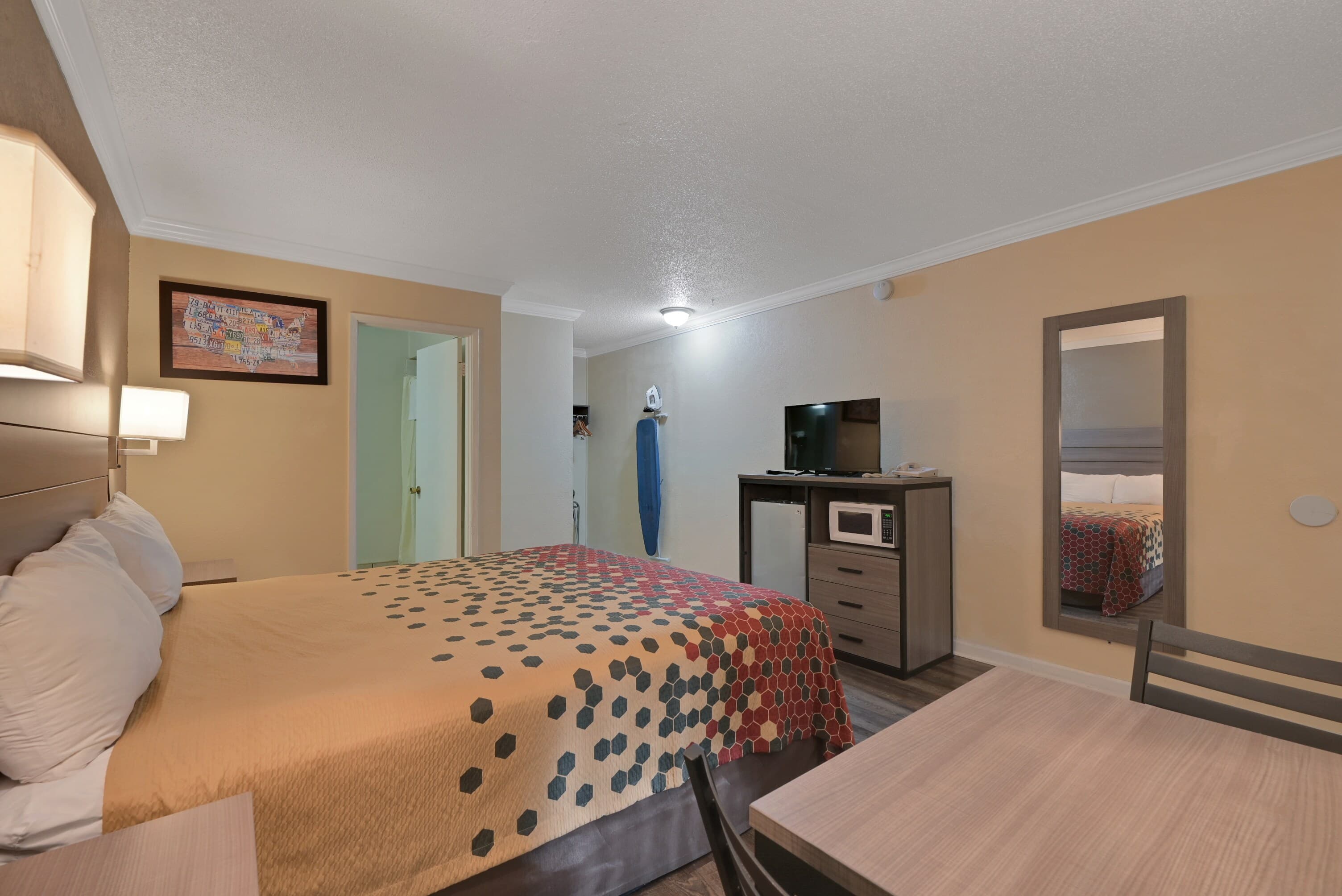Econo Lodge Woodland near I-5 — 10