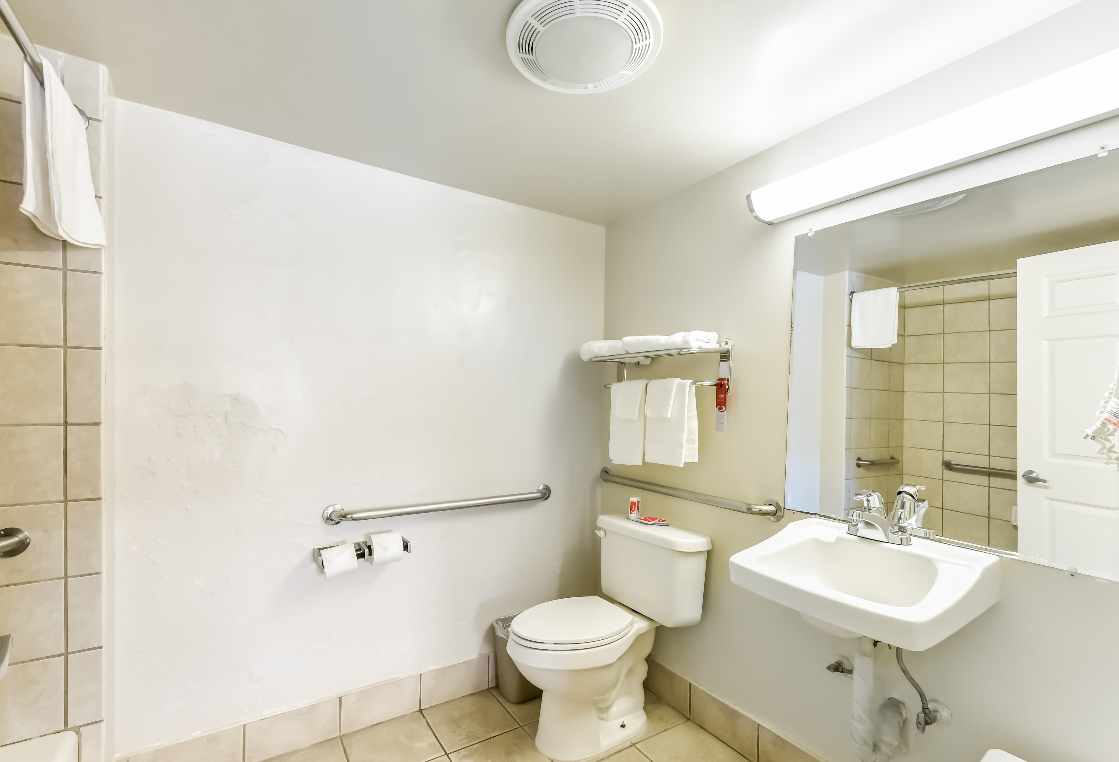 Econo Lodge Woodland near I-5 — 51